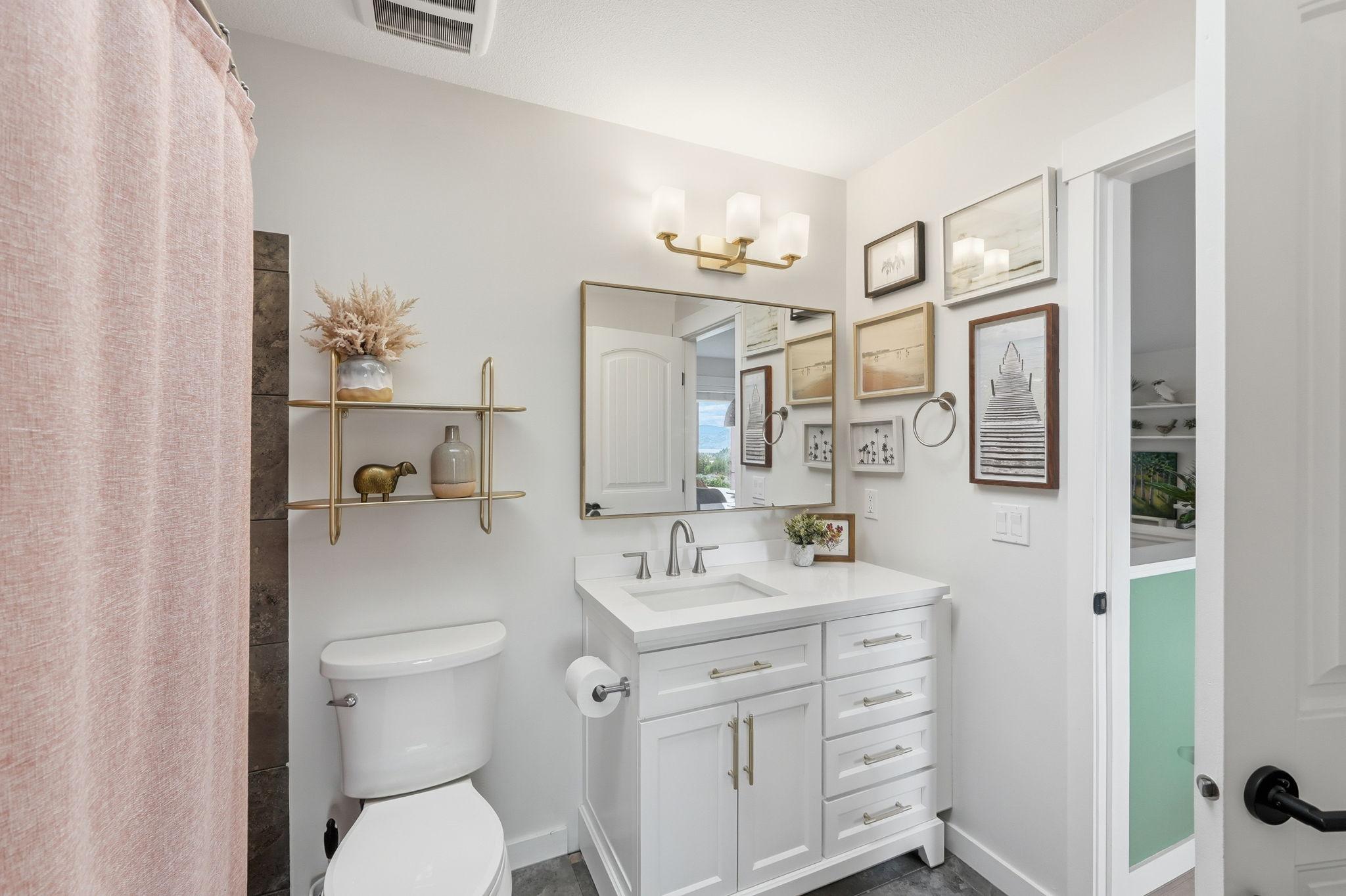15-2040 Rosealee Lane, West Kelowna, BC - Indoor Photo Showing Bathroom