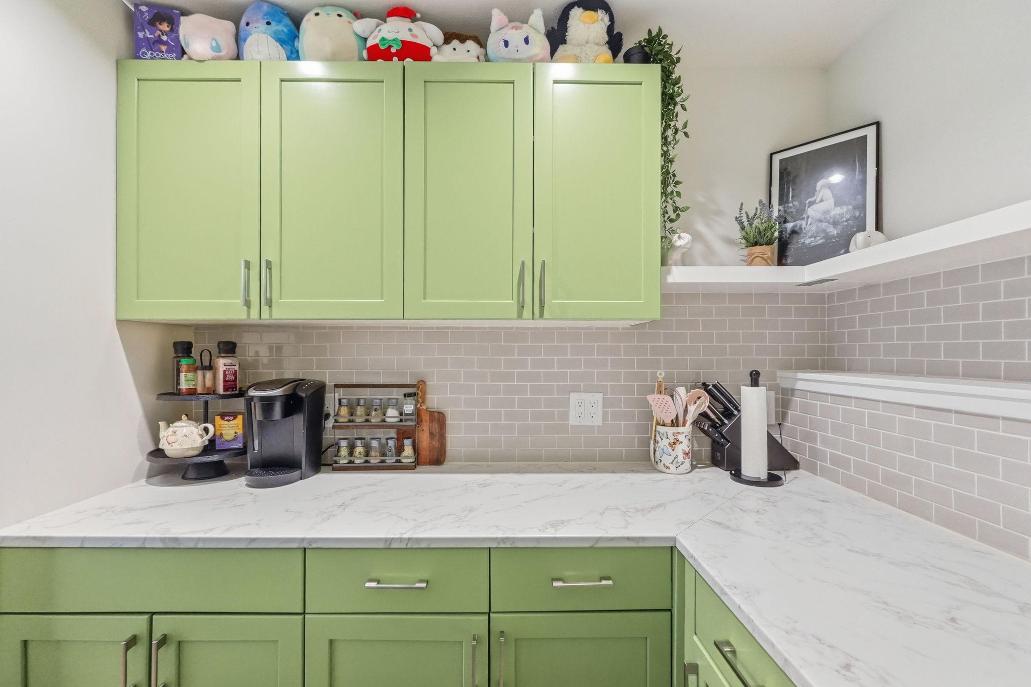 15-2040 Rosealee Lane, West Kelowna, BC - Indoor Photo Showing Laundry Room