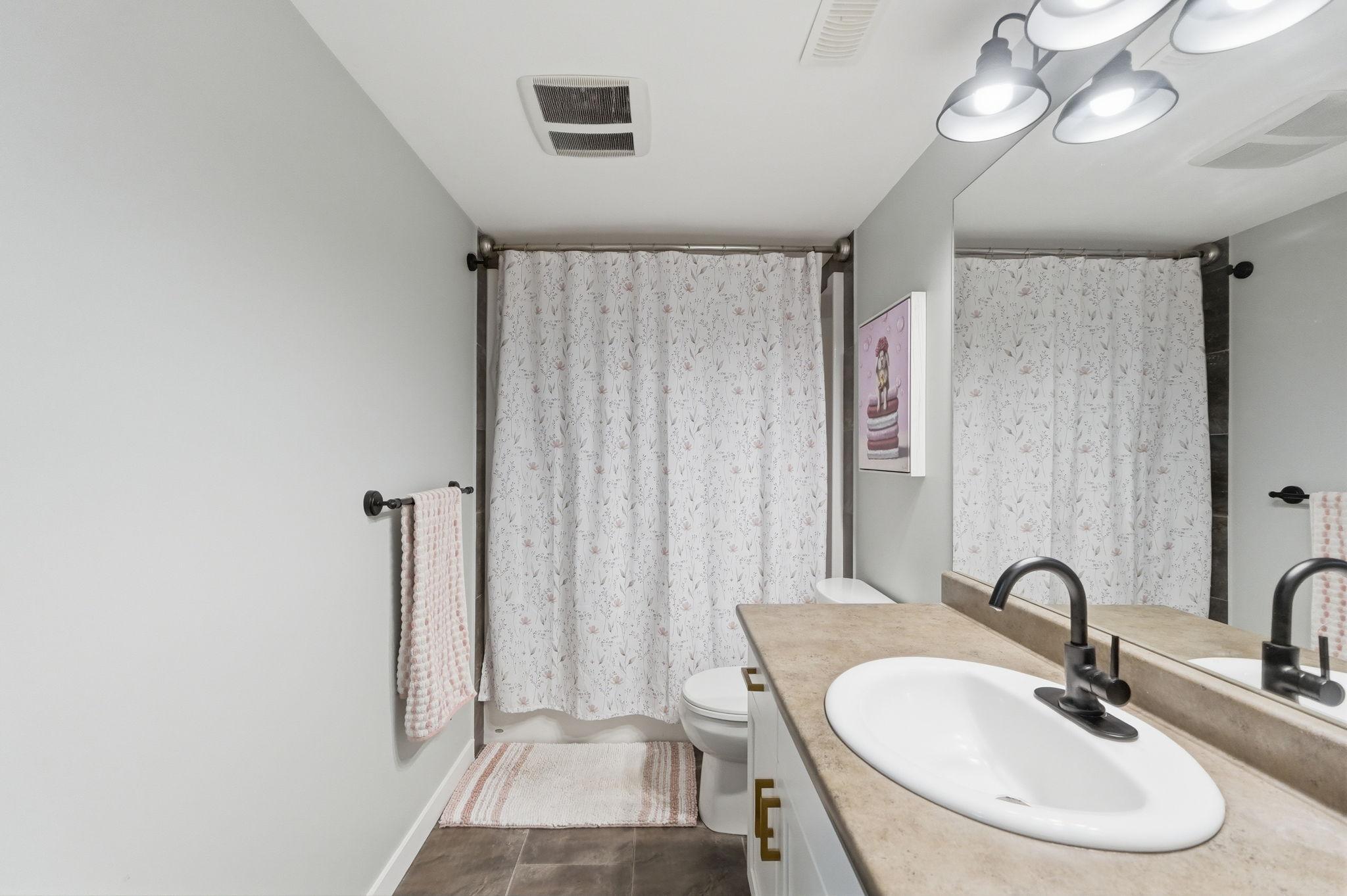15-2040 Rosealee Lane, West Kelowna, BC - Indoor Photo Showing Bathroom