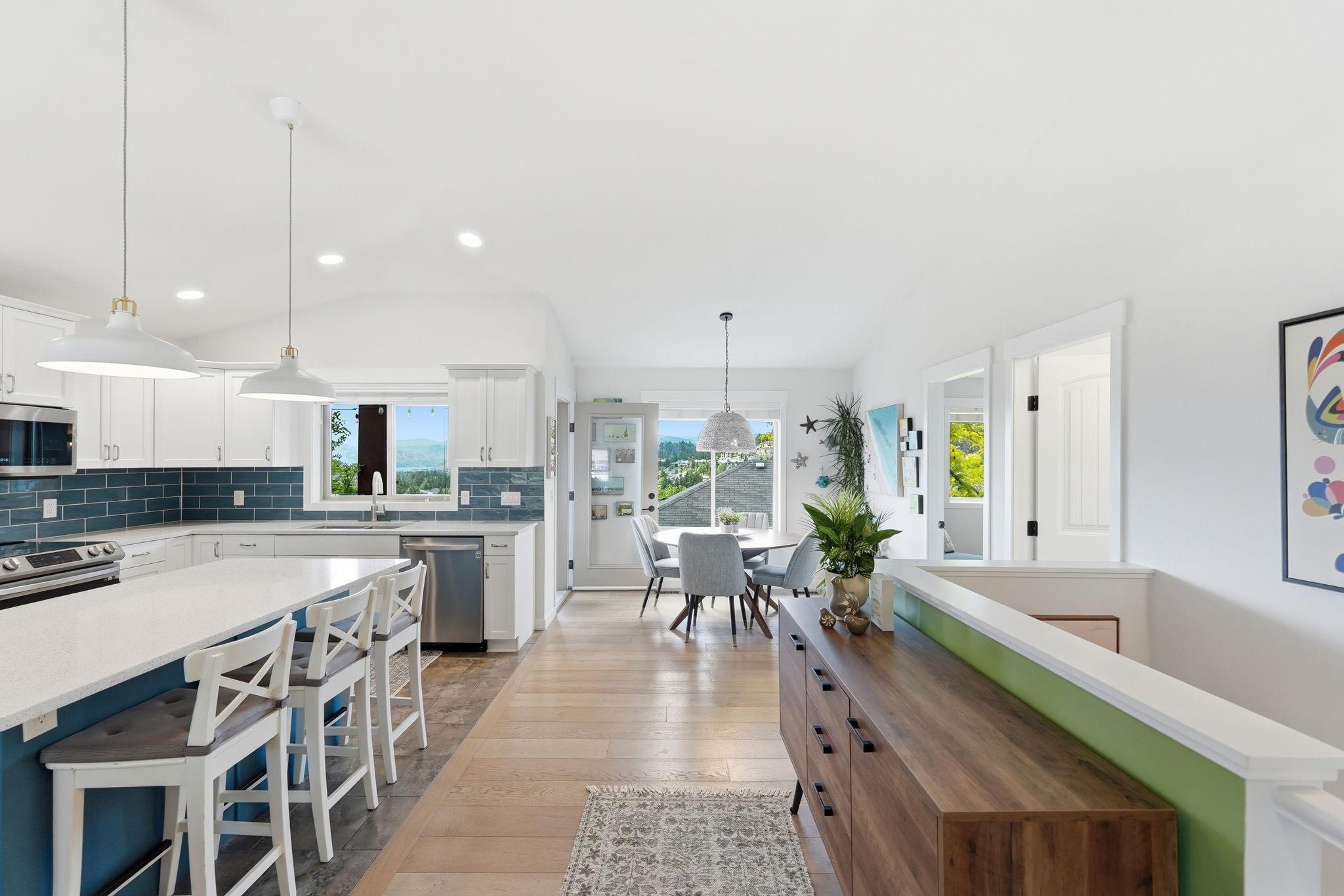 15-2040 Rosealee Lane, West Kelowna, BC - Indoor Photo Showing Kitchen With Upgraded Kitchen