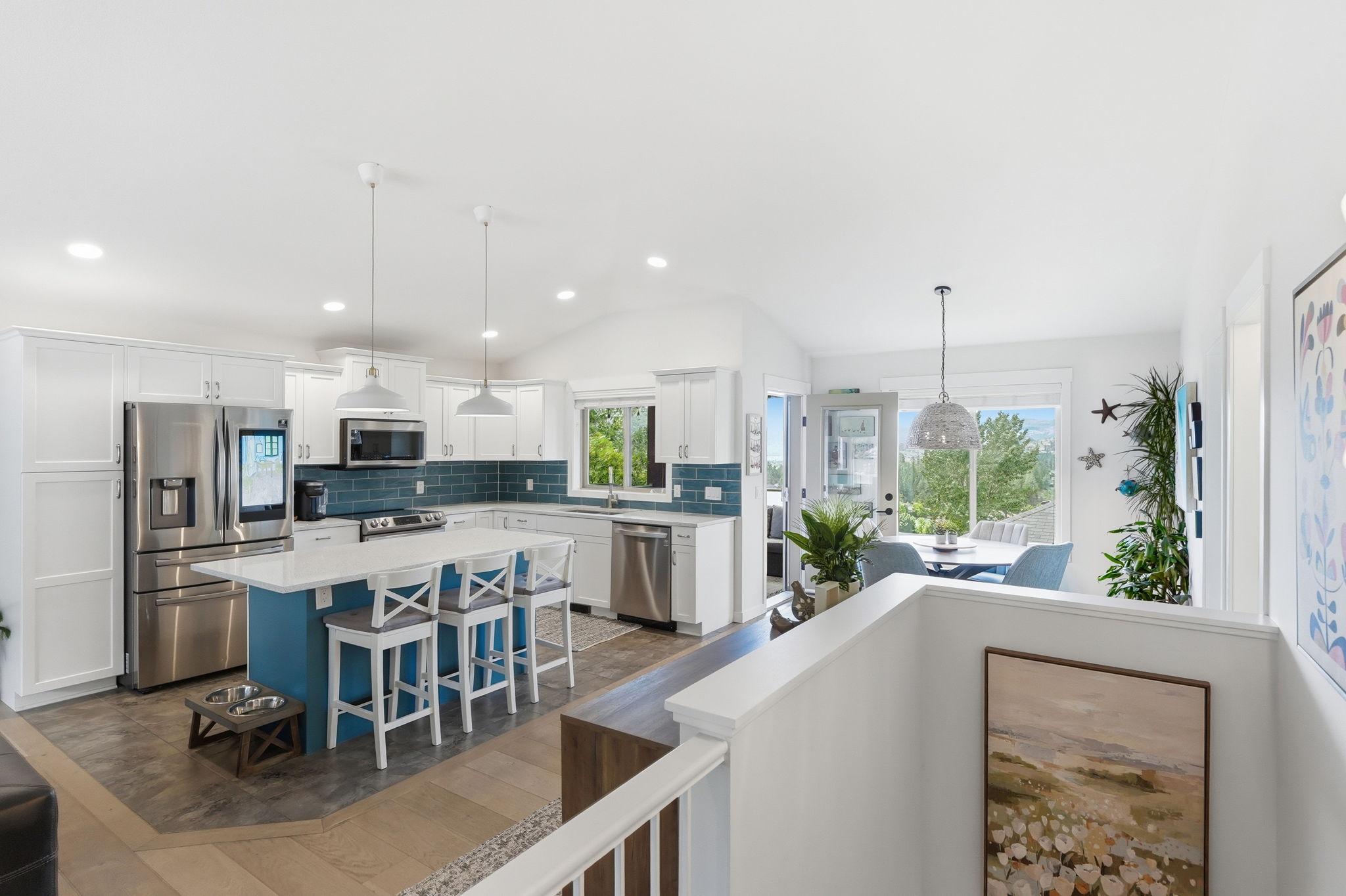 15-2040 Rosealee Lane, West Kelowna, BC - Indoor Photo Showing Kitchen With Upgraded Kitchen