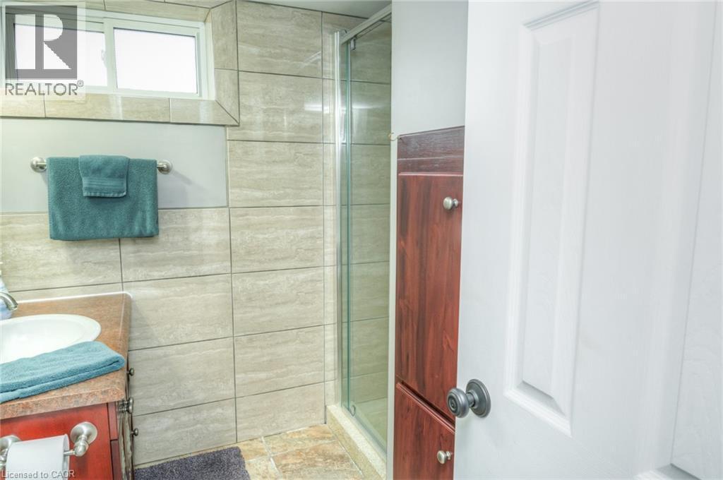 46 Second Avenue, Kitchener, ON - Indoor Photo Showing Bathroom