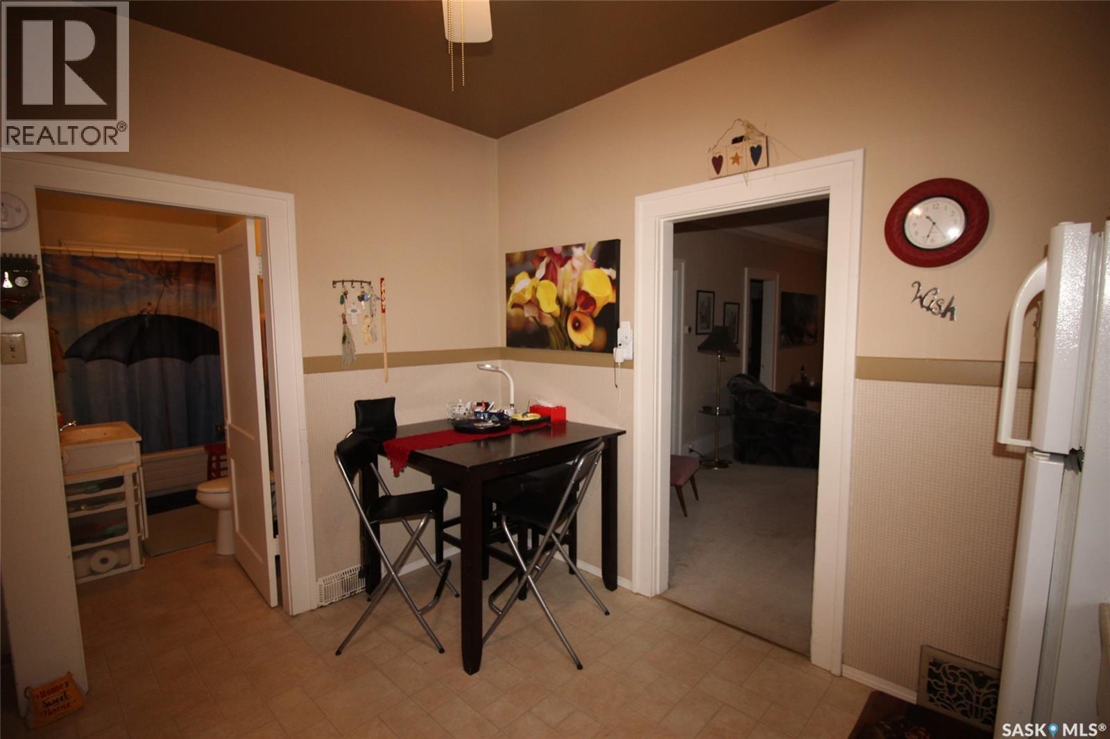 515 1St Street E, Shaunavon, SK - Indoor