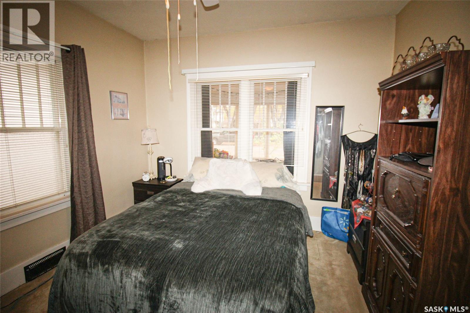 515 1St Street E, Shaunavon, SK - Indoor Photo Showing Bedroom
