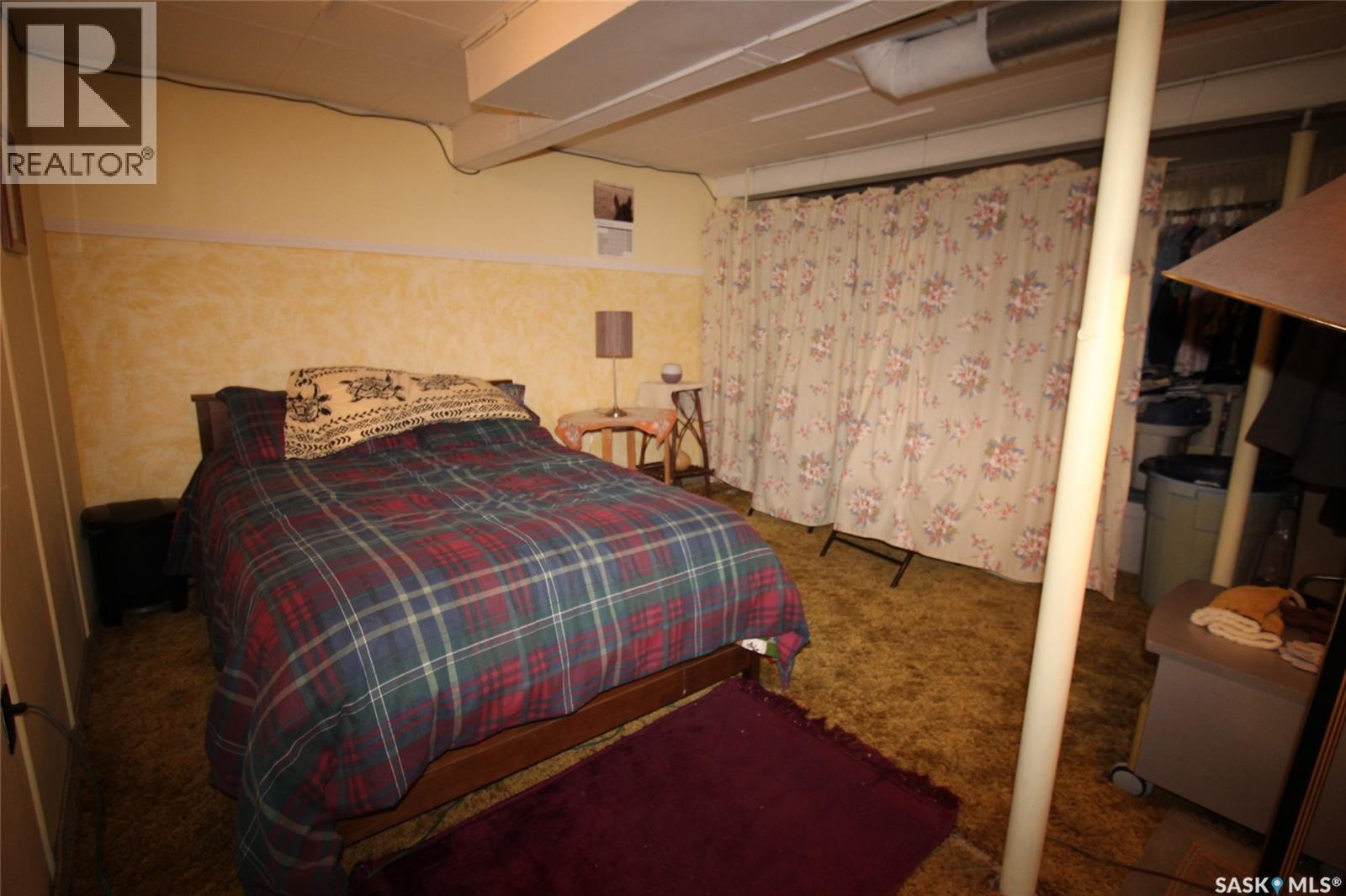 515 1St Street E, Shaunavon, SK - Indoor Photo Showing Bedroom