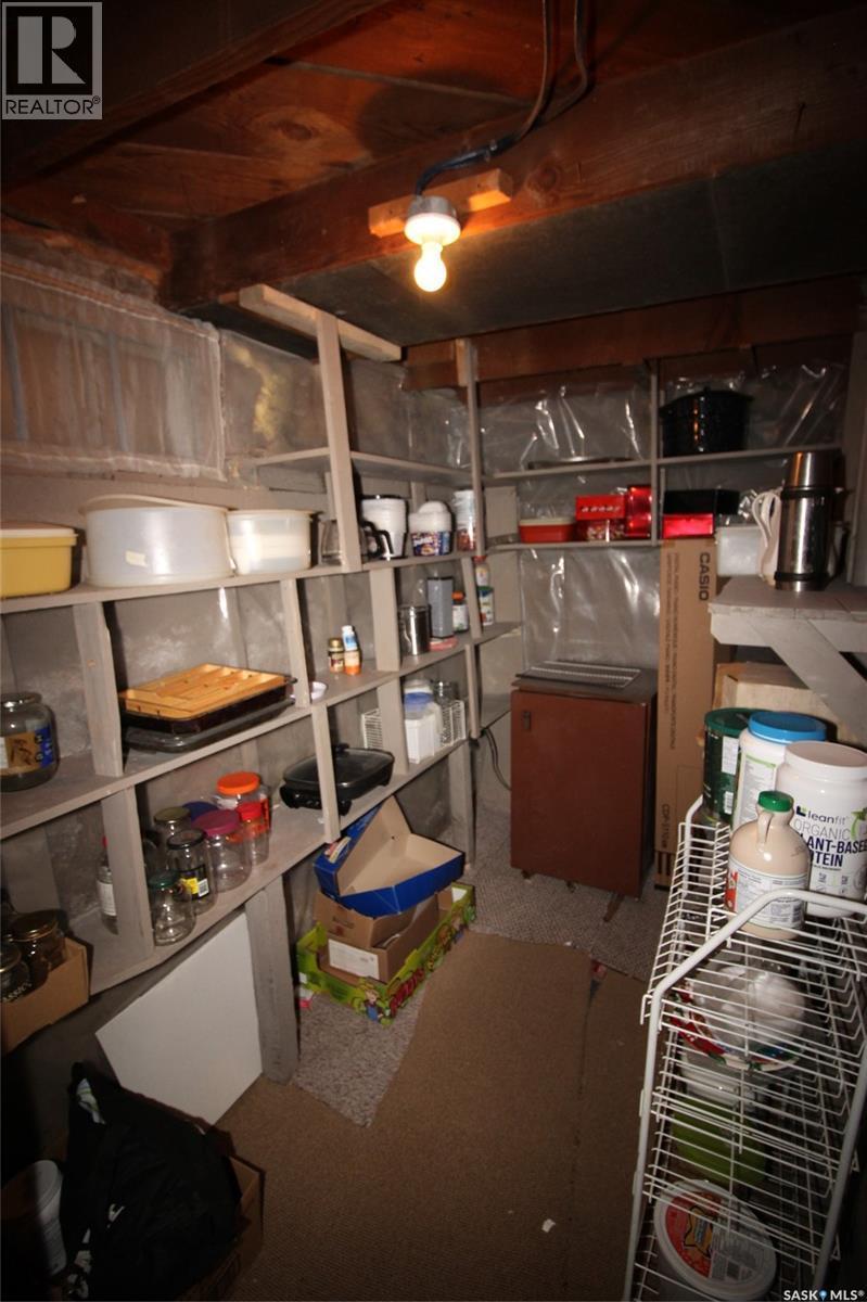 515 1St Street E, Shaunavon, SK - Indoor