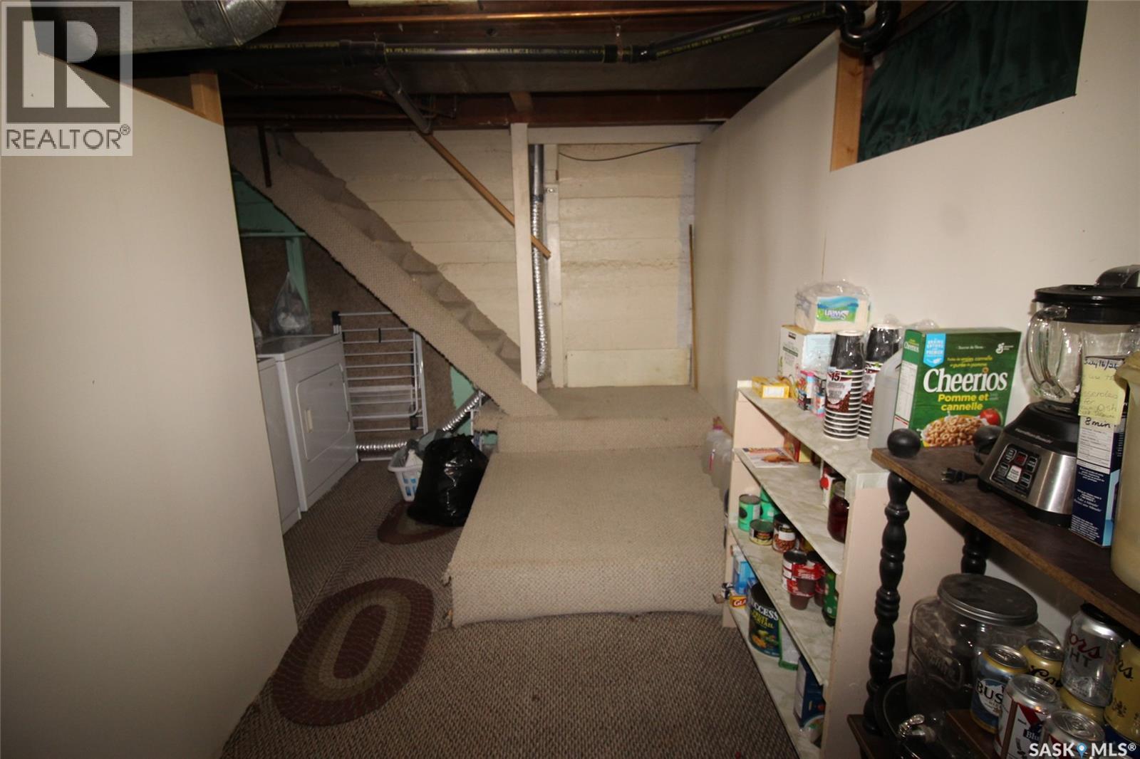 515 1St Street E, Shaunavon, SK - Indoor
