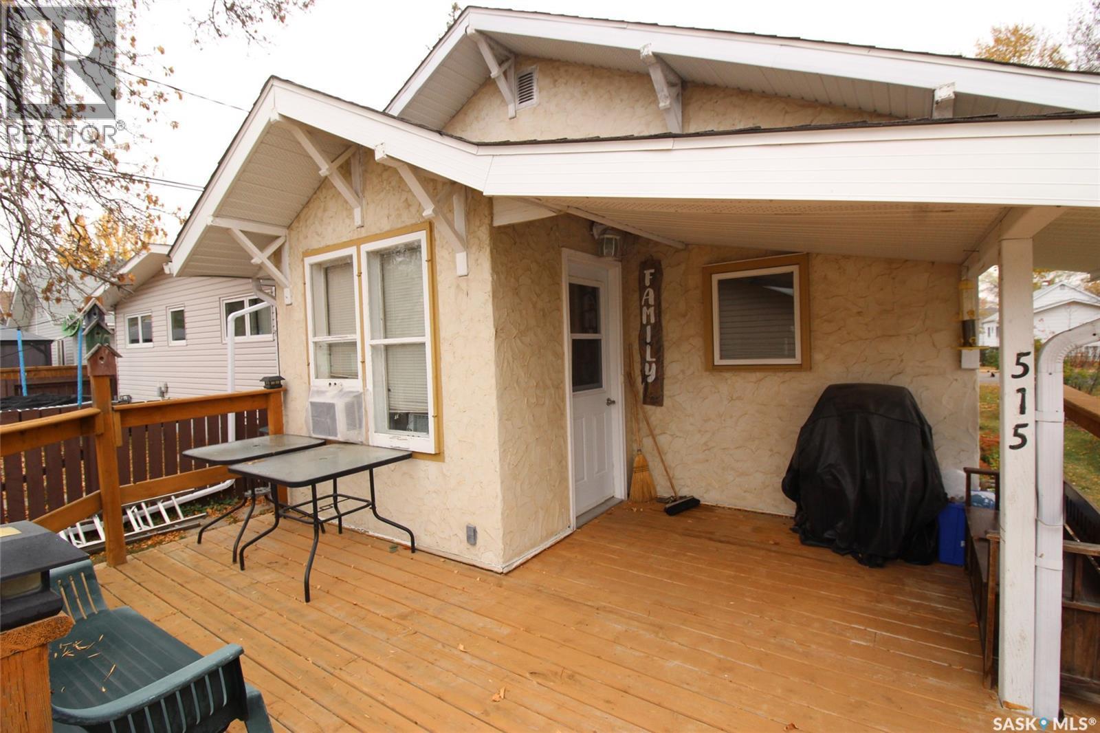 515 1St Street E, Shaunavon, SK - Outdoor With Deck Patio Veranda With Exterior