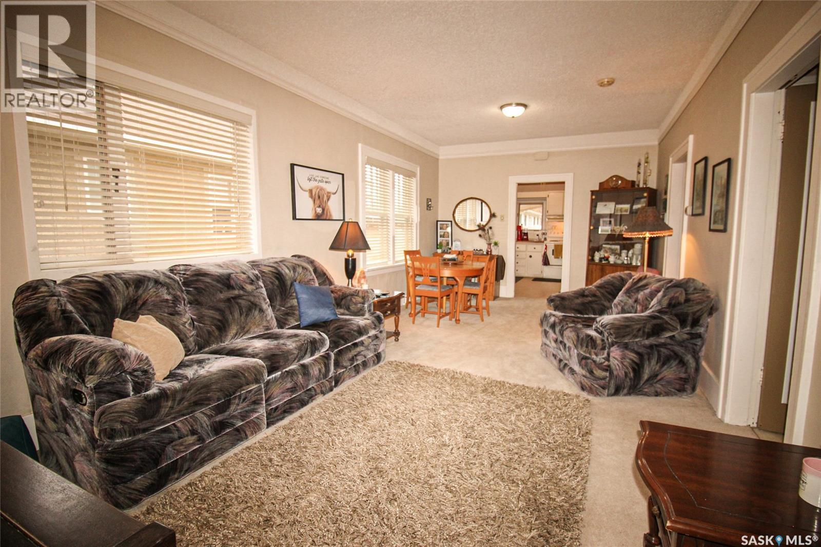 515 1St Street E, Shaunavon, SK - Indoor Photo Showing Living Room