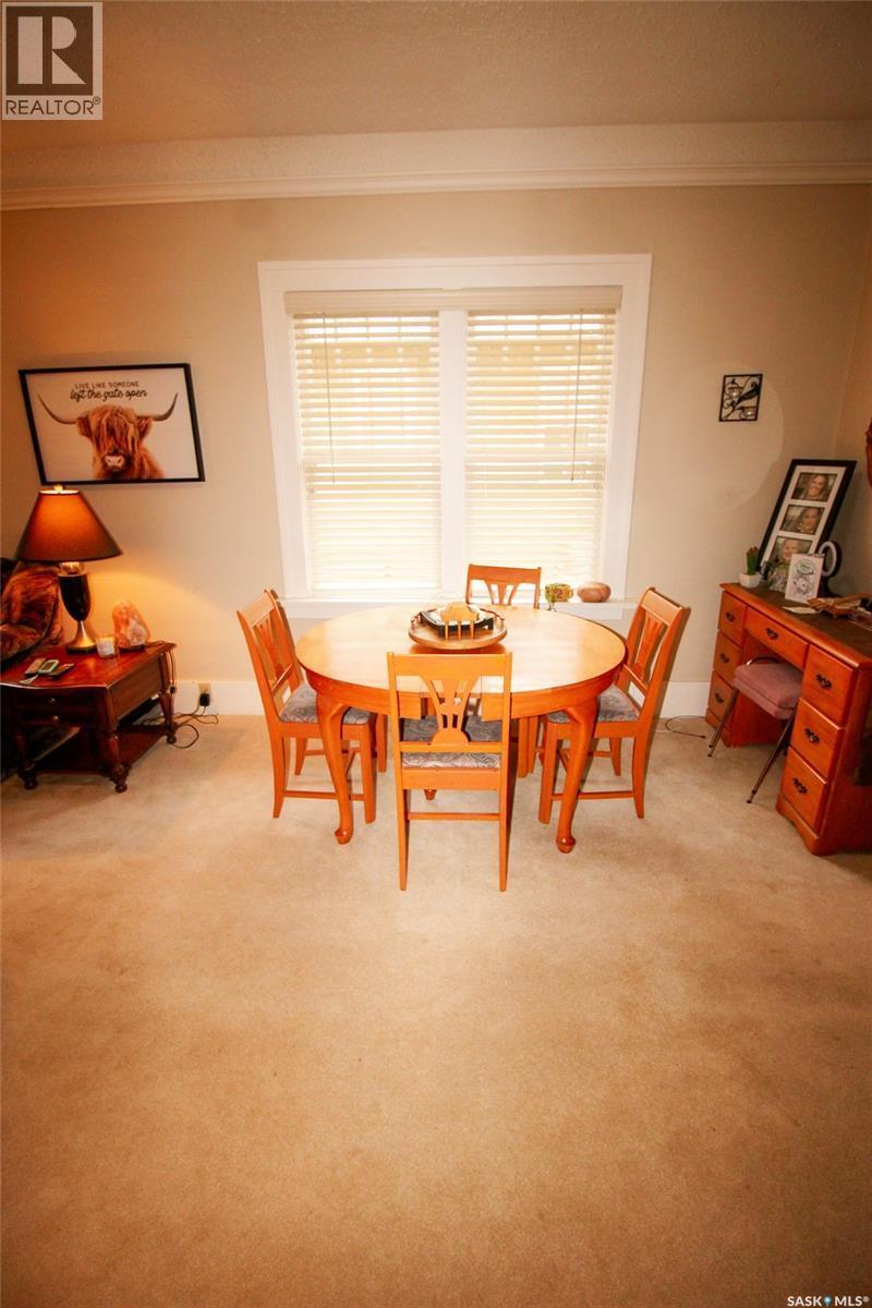 515 1St Street E, Shaunavon, SK - Indoor