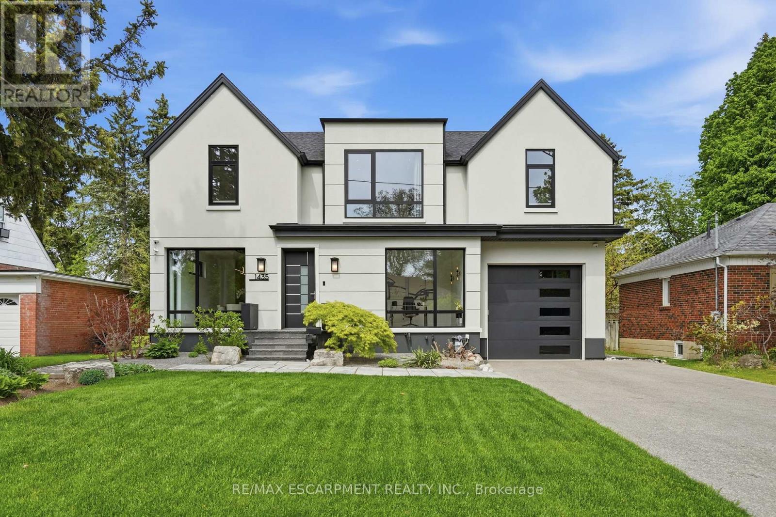 1435 Applewood Road, Mississauga, ON - Outdoor With Facade