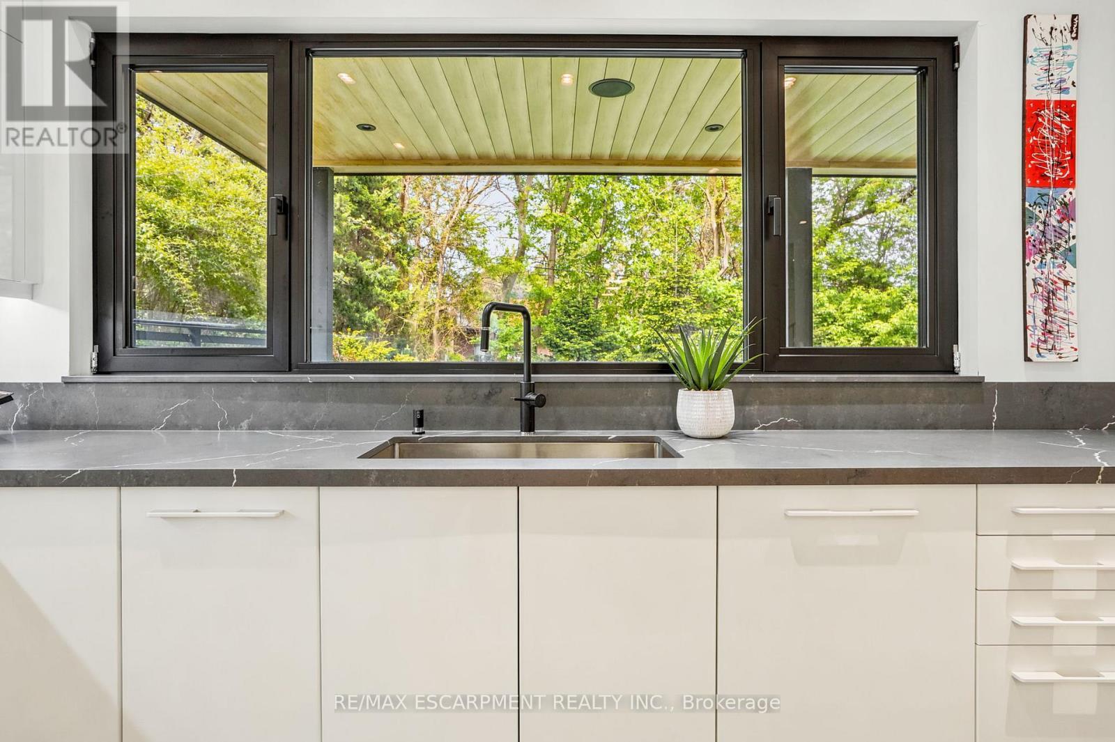 1435 Applewood Road, Mississauga, ON - Indoor Photo Showing Kitchen