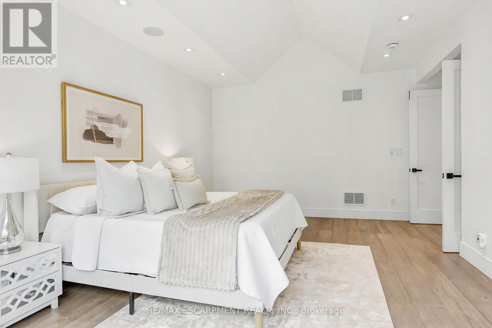 1435 Applewood Road, Mississauga, ON - Indoor Photo Showing Bedroom