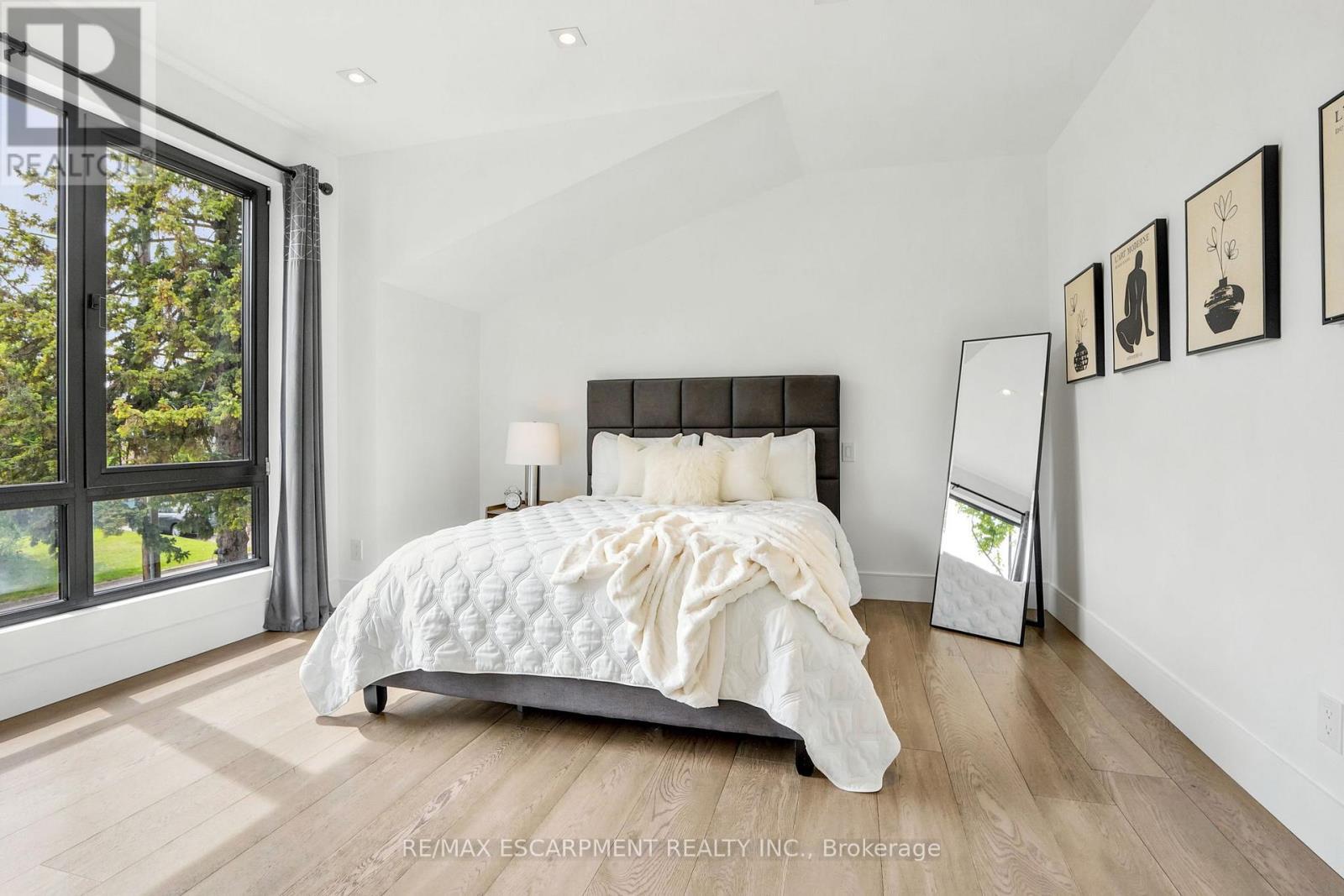 1435 Applewood Road, Mississauga, ON - Indoor Photo Showing Bedroom