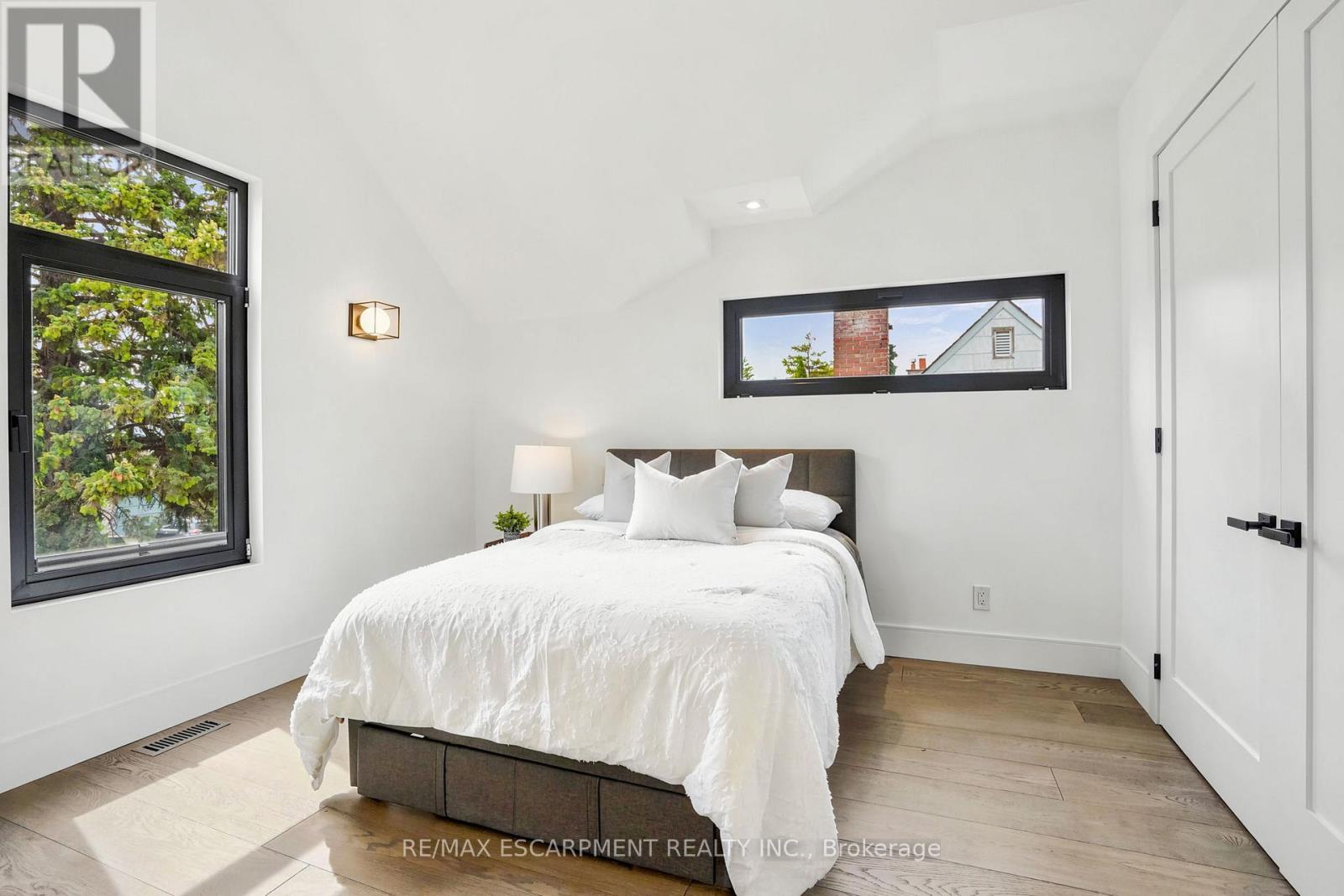 1435 Applewood Road, Mississauga, ON - Indoor Photo Showing Bedroom