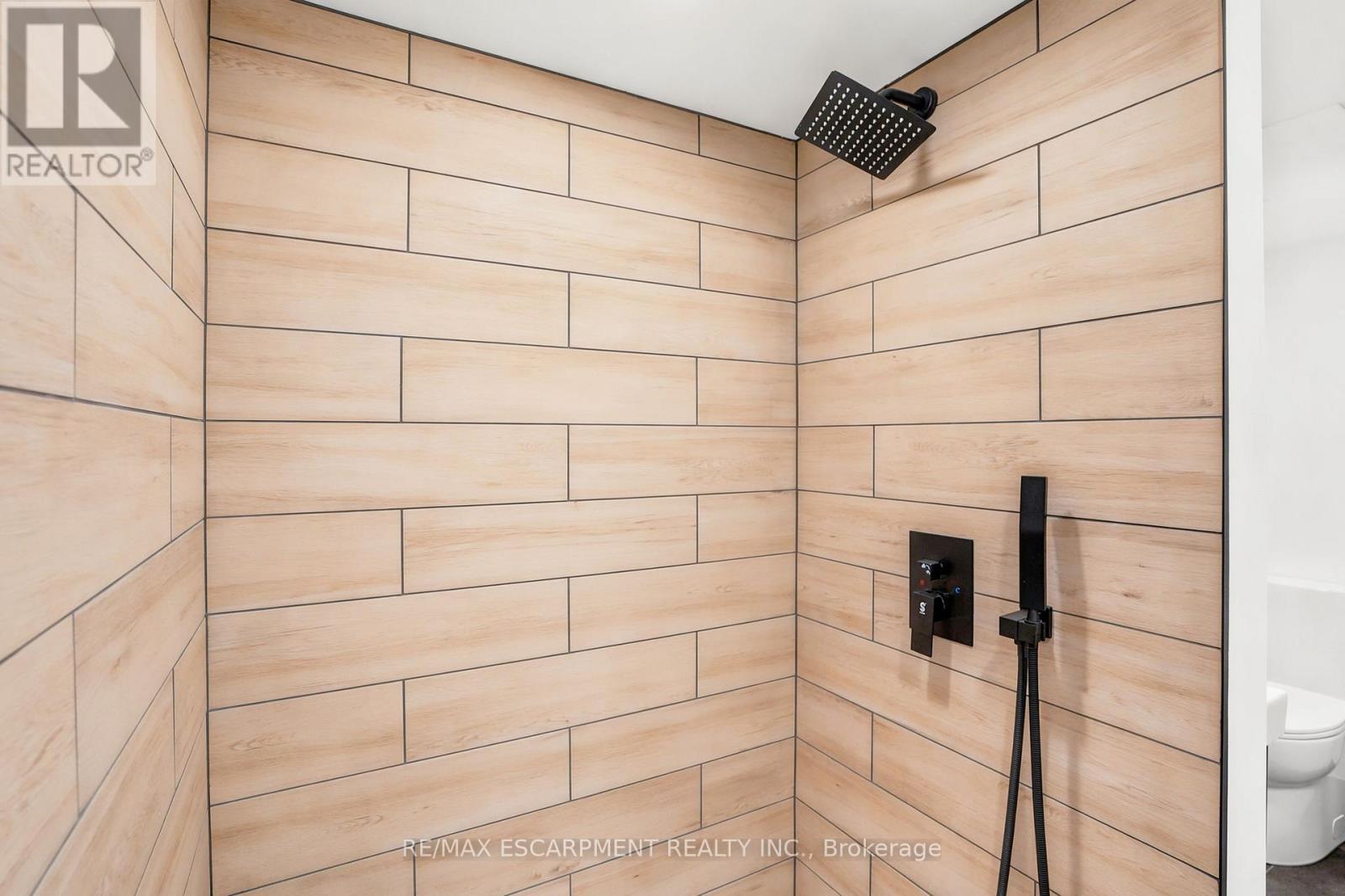 1435 Applewood Road, Mississauga, ON - Indoor Photo Showing Bathroom