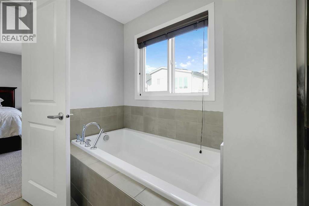 216 Carringvue Manor Nw, Calgary, AB