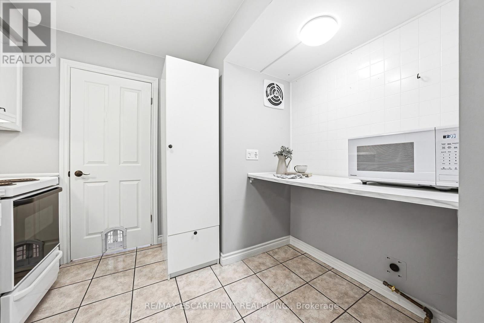 301 Parkwood Crescent, Hamilton, ON - Indoor