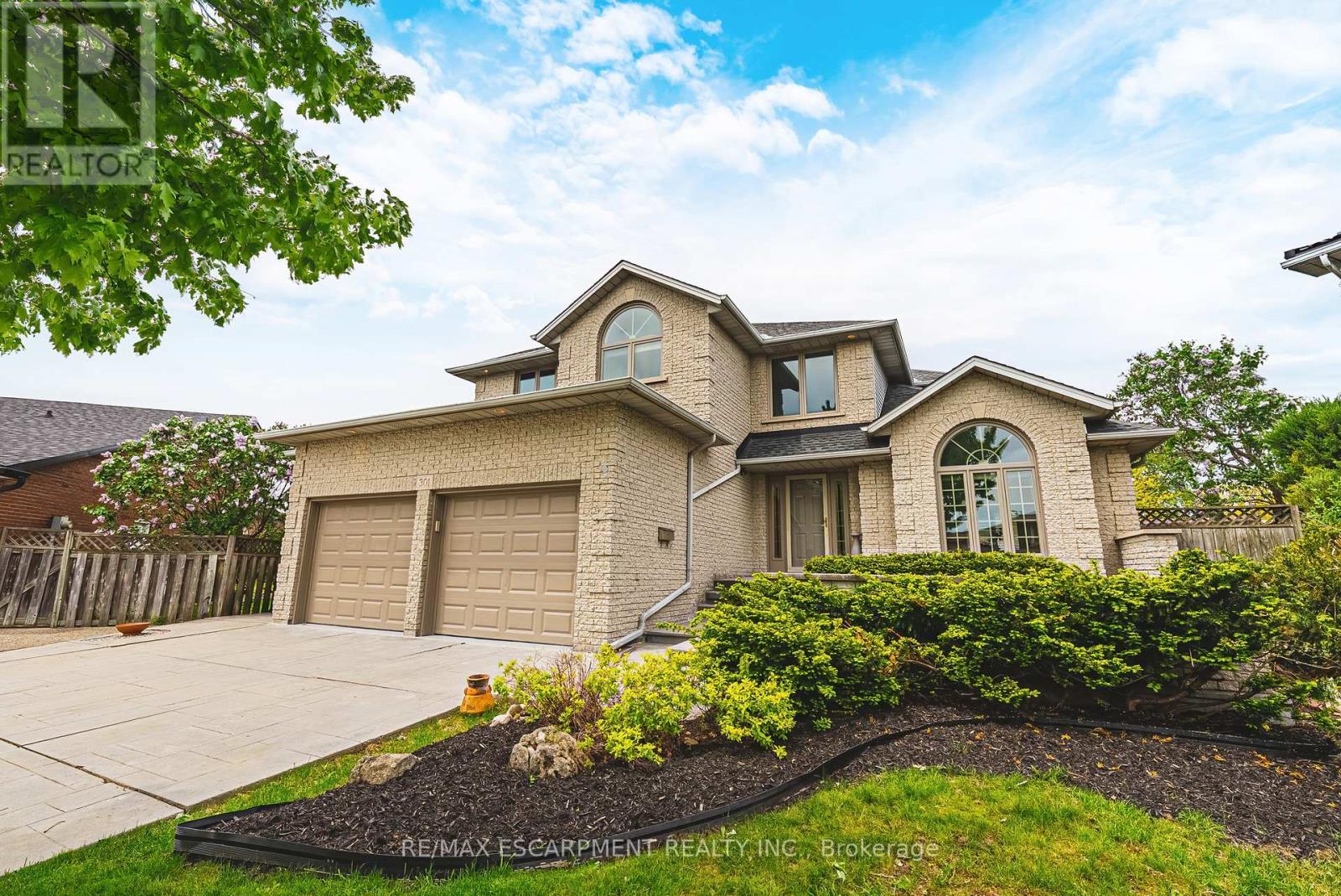 301 Parkwood Crescent, Hamilton, ON - Outdoor