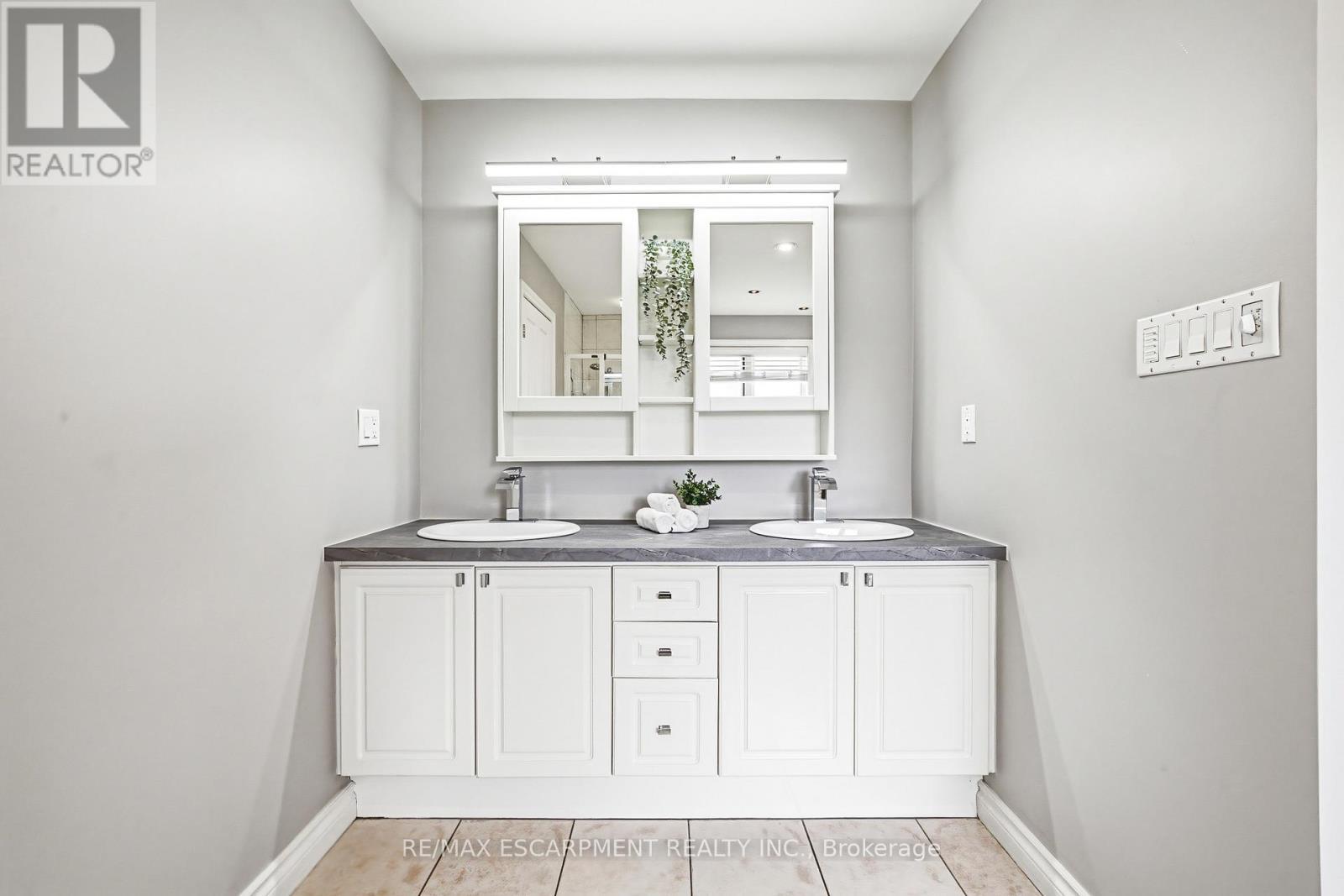 301 Parkwood Crescent, Hamilton, ON - Indoor Photo Showing Other Room