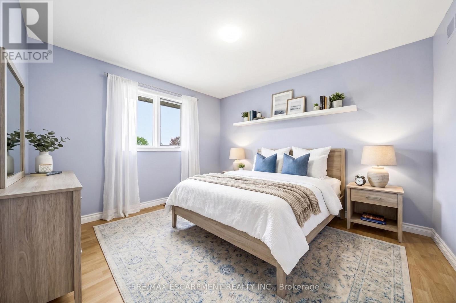 301 Parkwood Crescent, Hamilton, ON - Indoor Photo Showing Bedroom