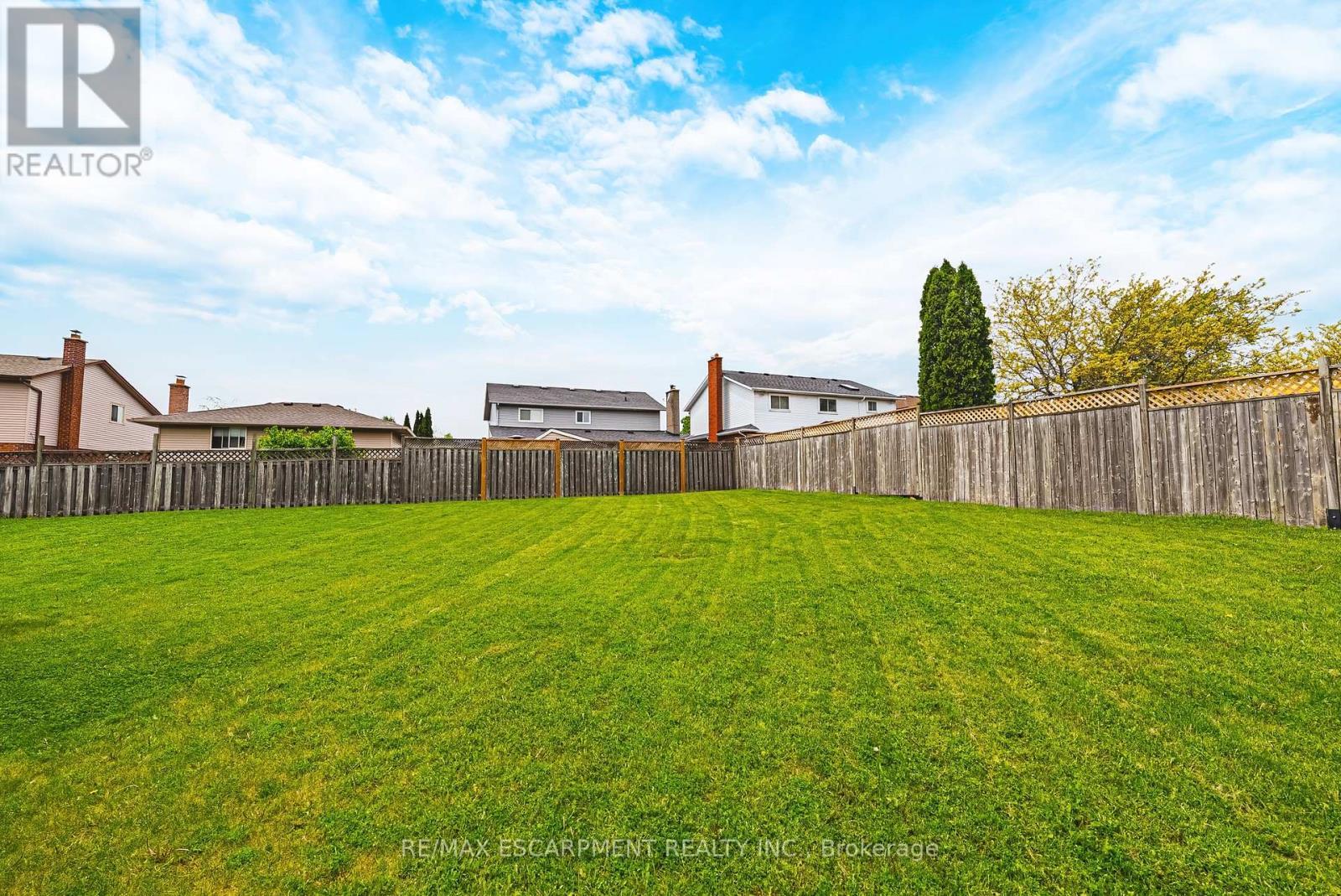 301 Parkwood Crescent, Hamilton, ON - Outdoor