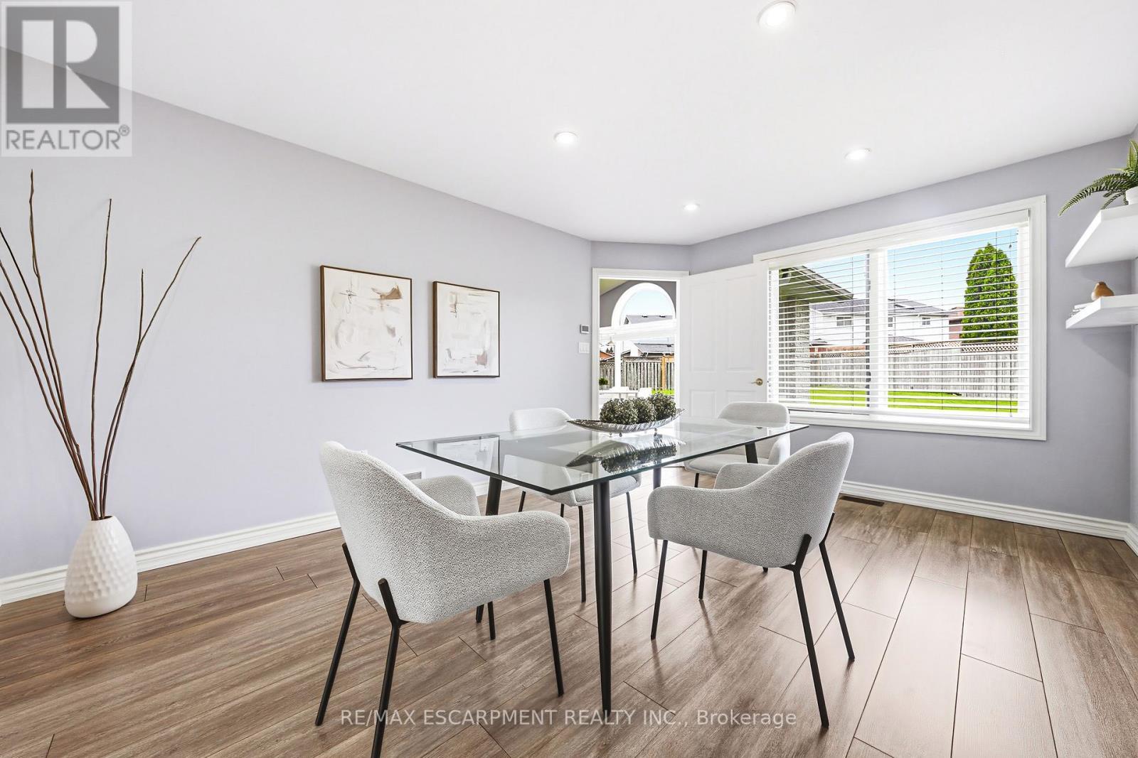 301 Parkwood Crescent, Hamilton, ON - Indoor Photo Showing Dining Room