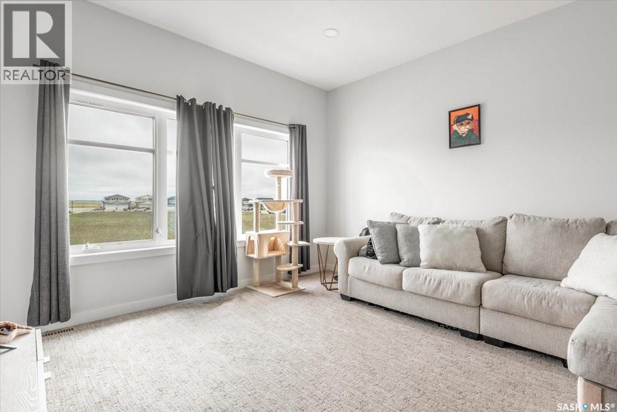 3628 Gee Crescent, Regina, SK - Indoor Photo Showing Living Room