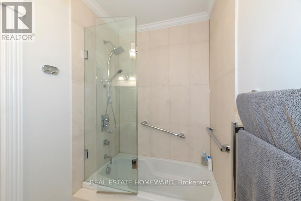 55 Devon Road, Toronto, ON - Indoor Photo Showing Bathroom