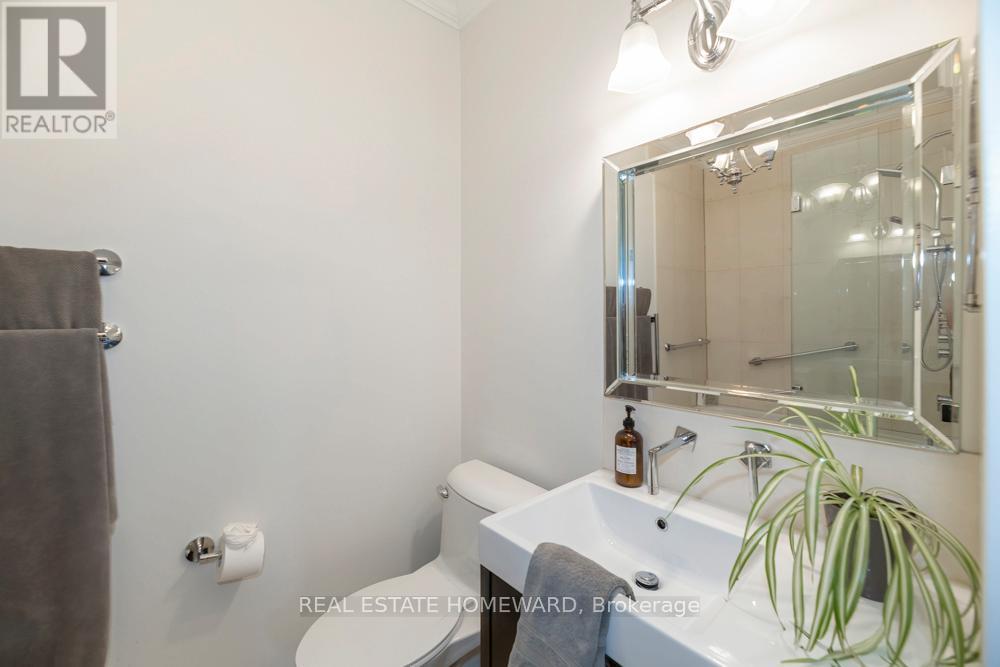 55 Devon Road, Toronto, ON - Indoor Photo Showing Bathroom