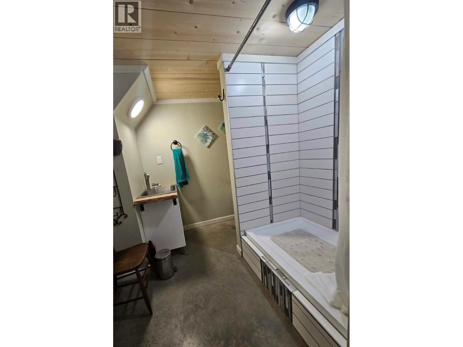 bath basement - 270 Brash-Allen Road, Enderby, BC - Indoor