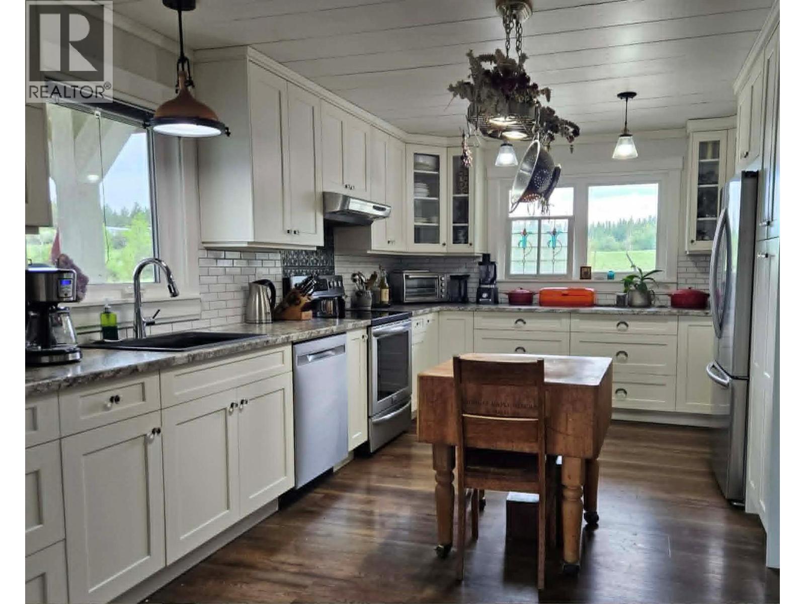 270 Brash-Allen Road, Enderby, BC - Indoor Photo Showing Kitchen