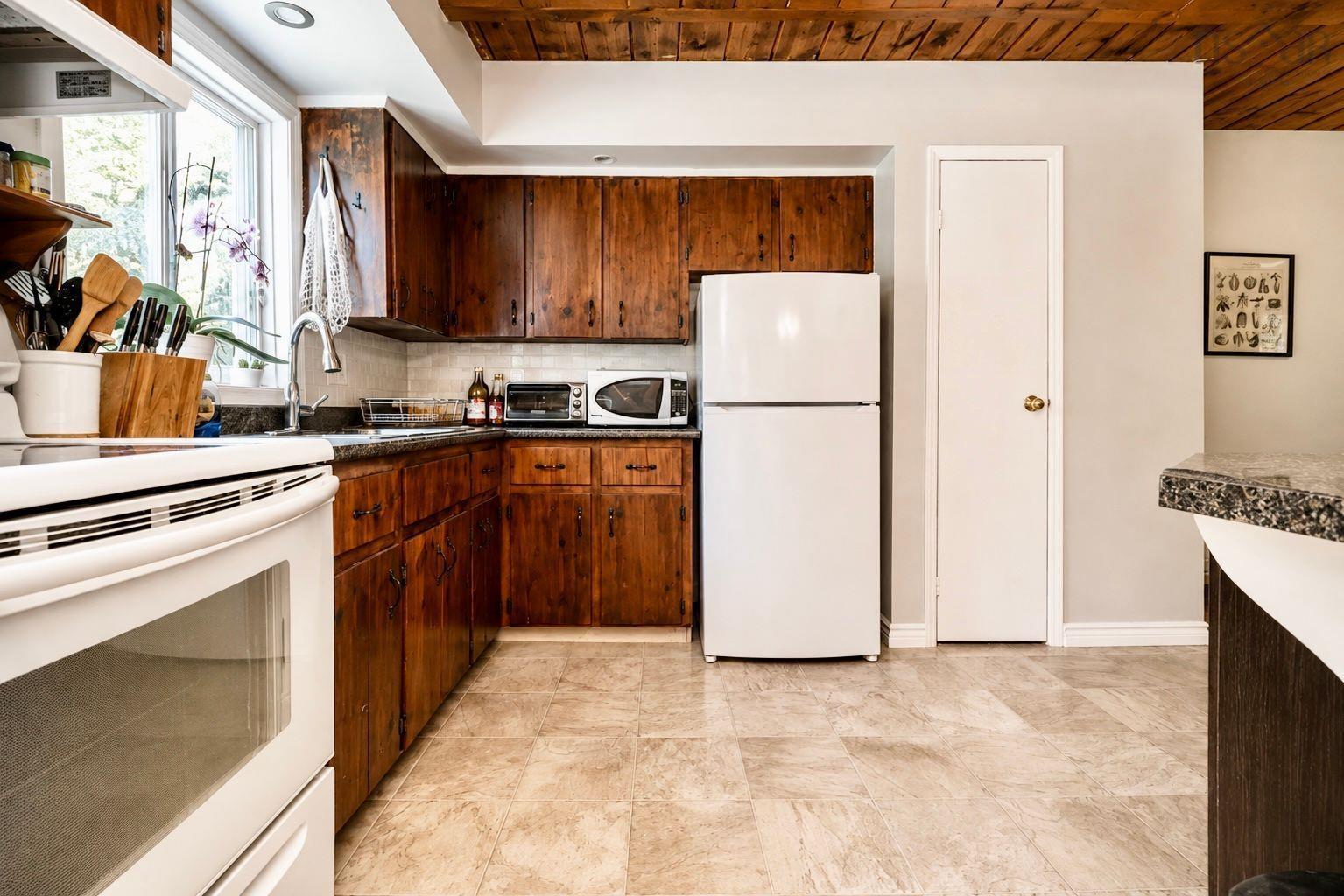 541 Arklow Drive, Dartmouth, NS - Indoor Photo Showing Kitchen
