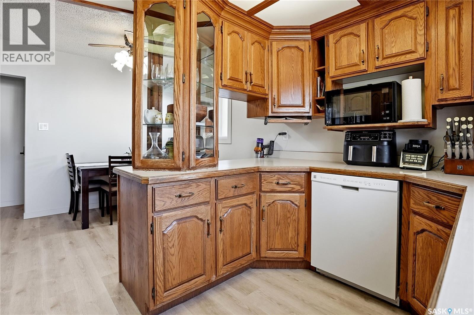1306 6Th Avenue N, Saskatoon, SK - Indoor Photo Showing Kitchen