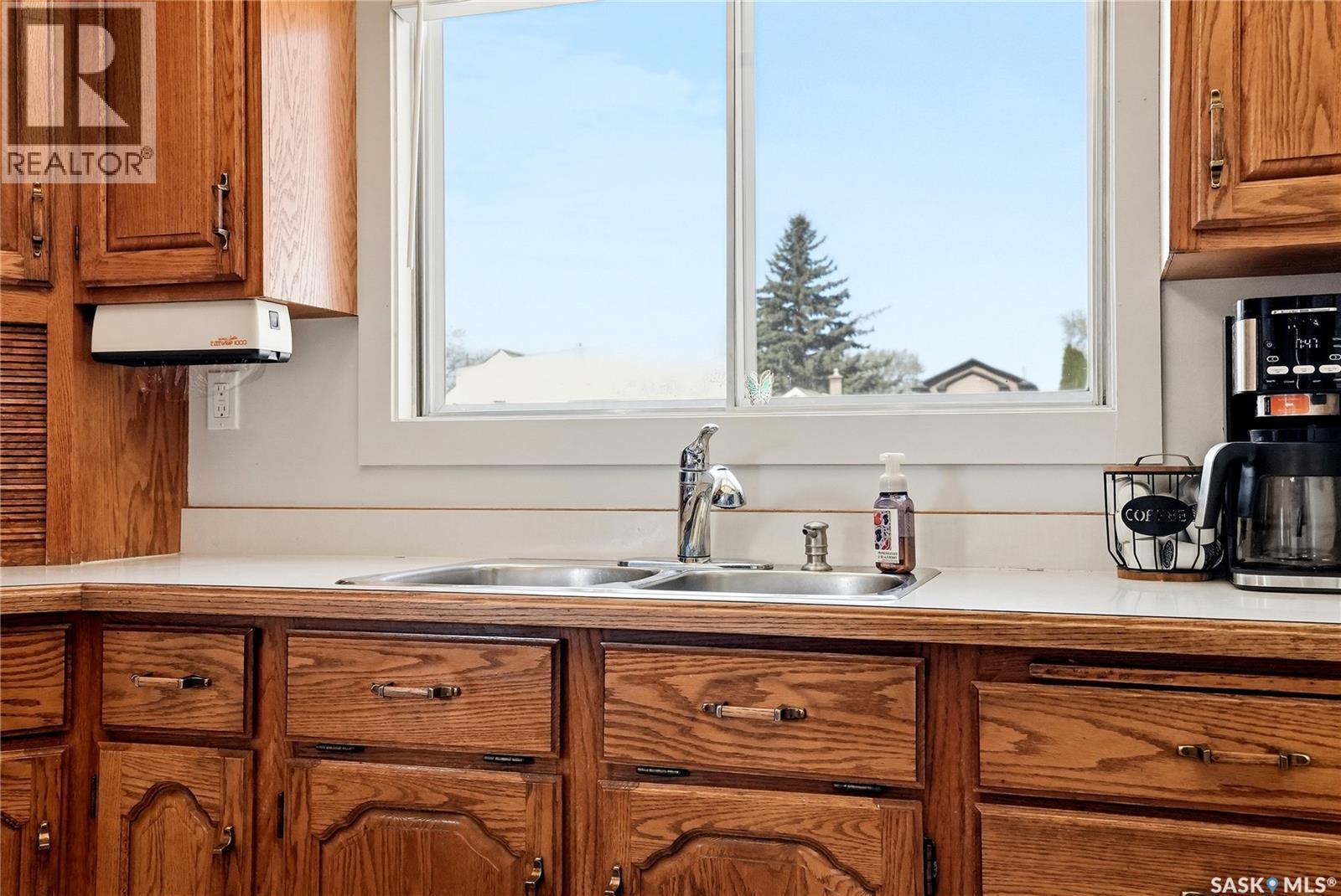 1306 6Th Avenue N, Saskatoon, SK - Indoor Photo Showing Kitchen With Double Sink