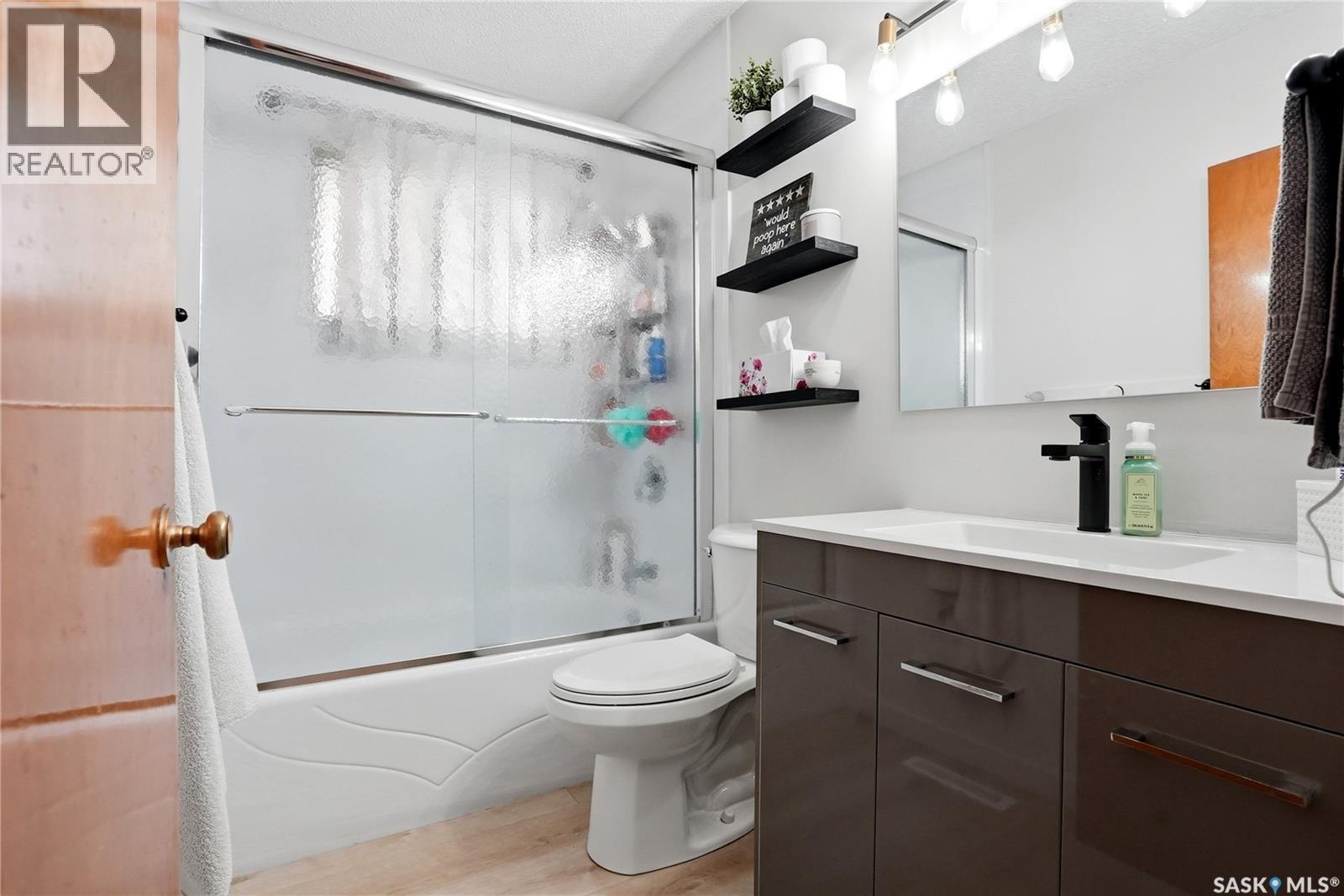 1306 6Th Avenue N, Saskatoon, SK - Indoor Photo Showing Bathroom