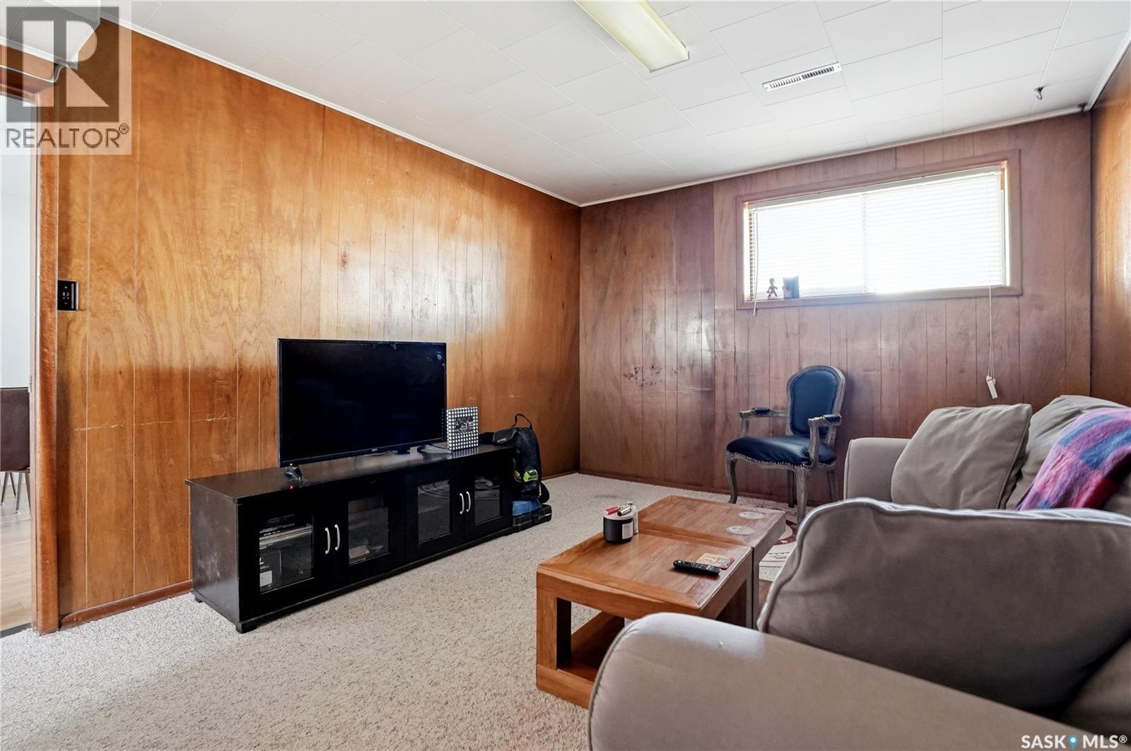 1306 6Th Avenue N, Saskatoon, SK - Indoor