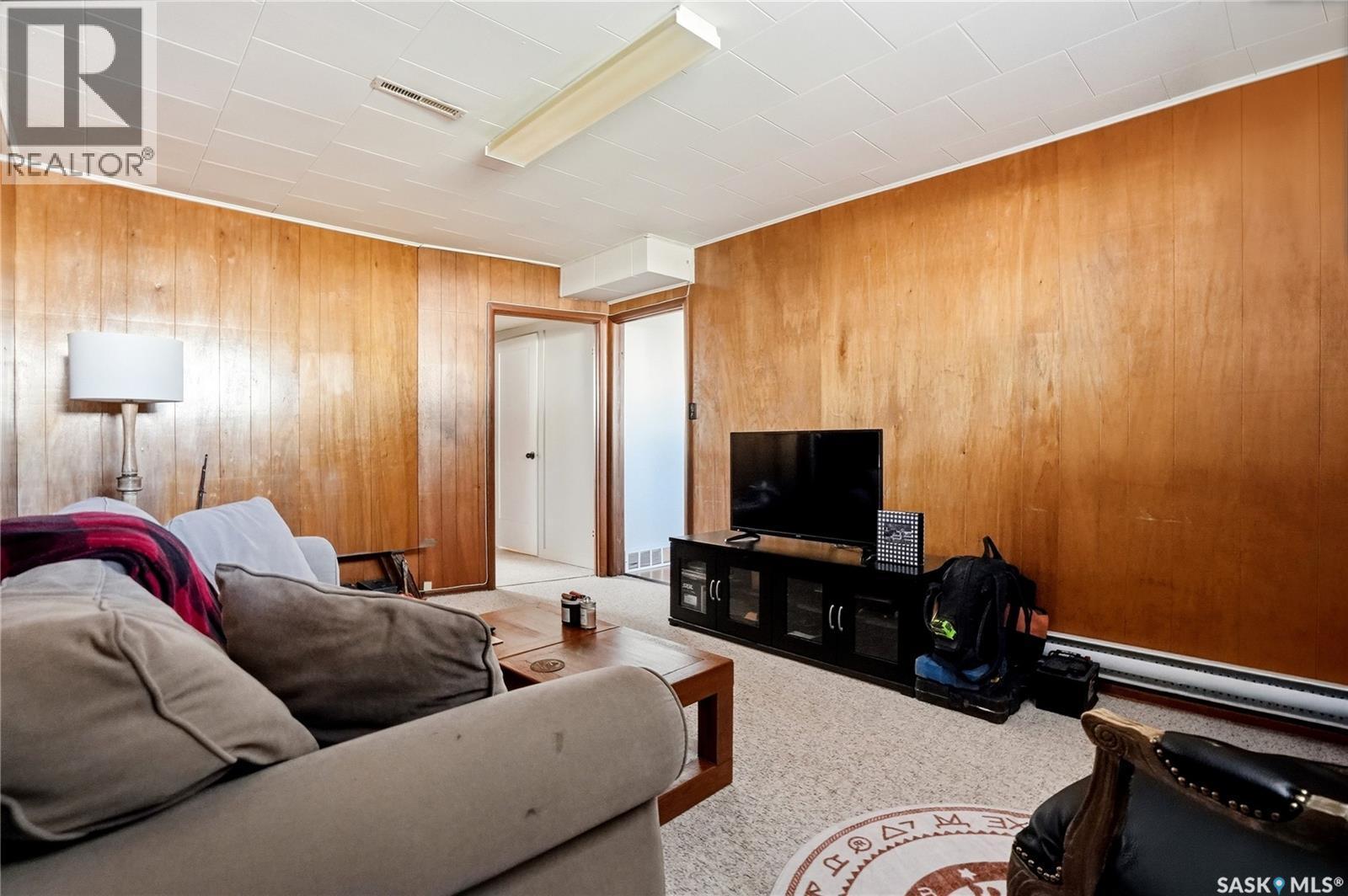 1306 6Th Avenue N, Saskatoon, SK - Indoor