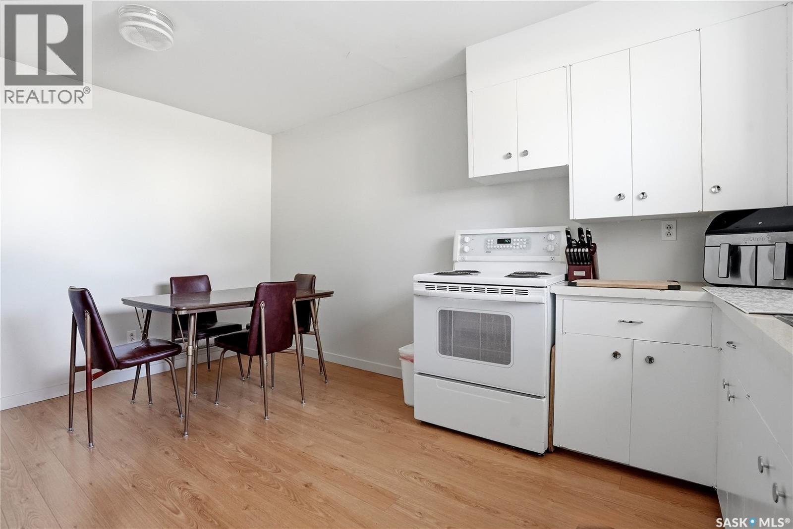 1306 6Th Avenue N, Saskatoon, SK - Indoor Photo Showing Kitchen