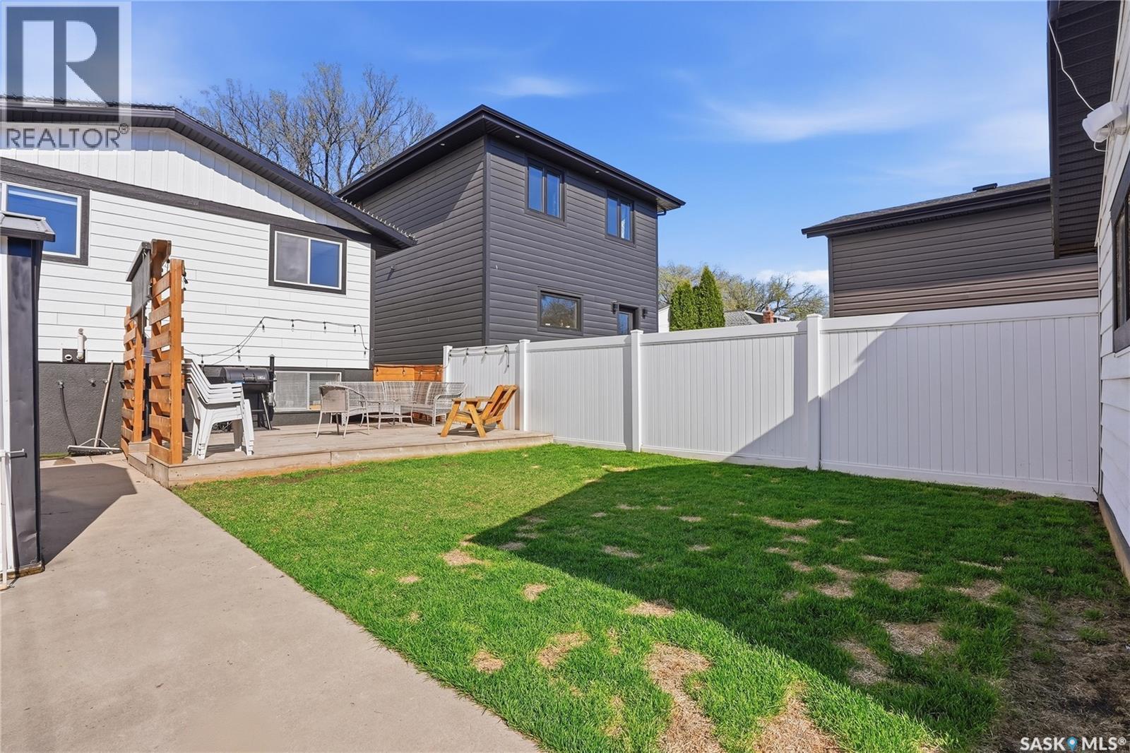 1306 6Th Avenue N, Saskatoon, SK - Outdoor With Deck Patio Veranda