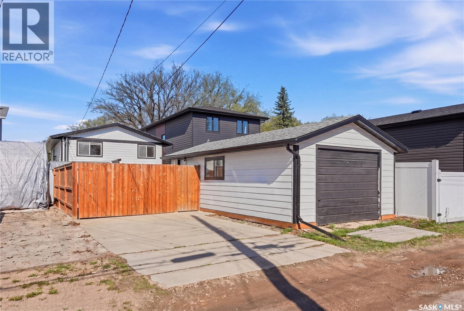 1306 6Th Avenue N, Saskatoon, SK - Outdoor With Exterior