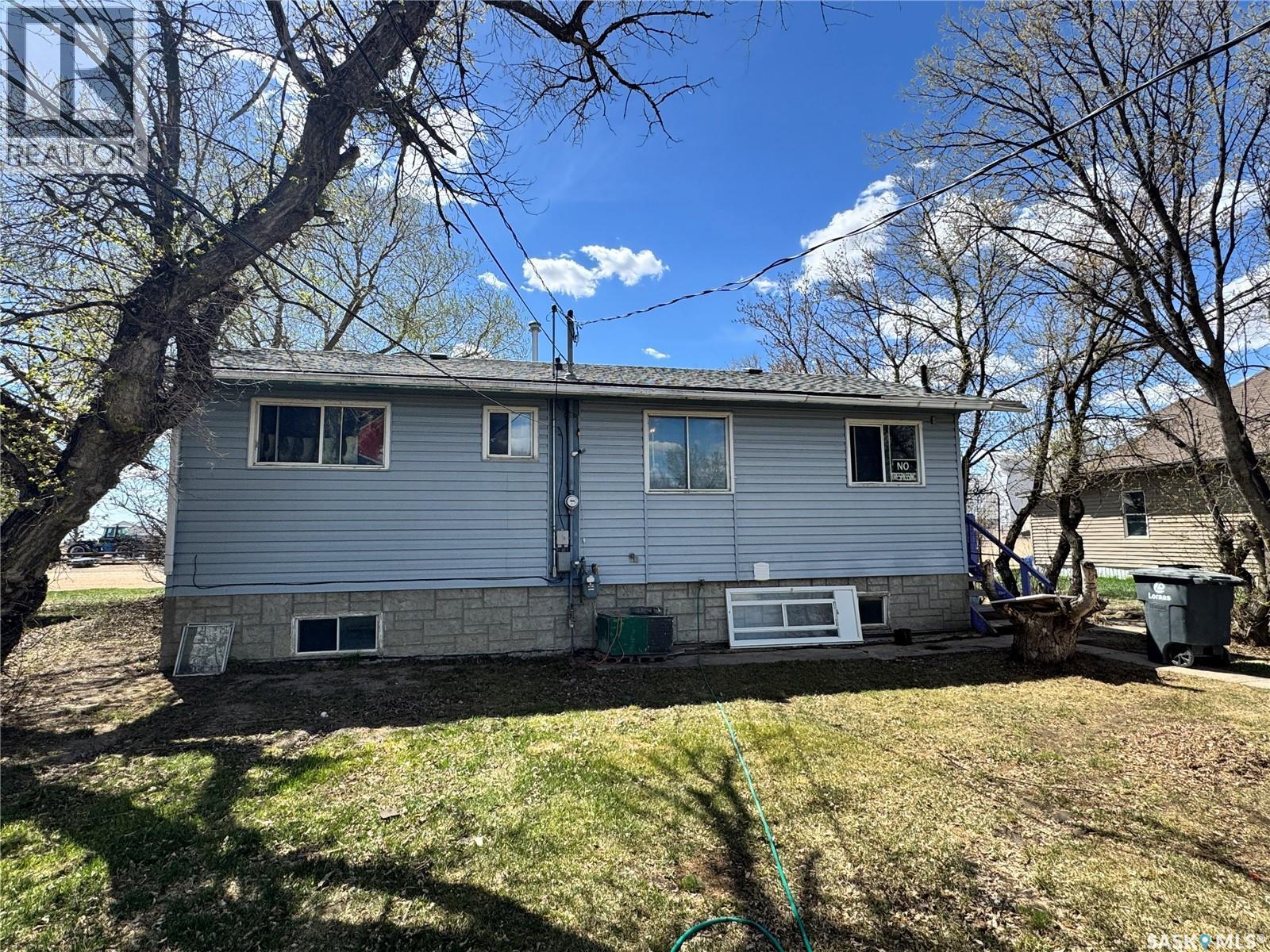 102 1St Avenue, Landis, SK - Outdoor