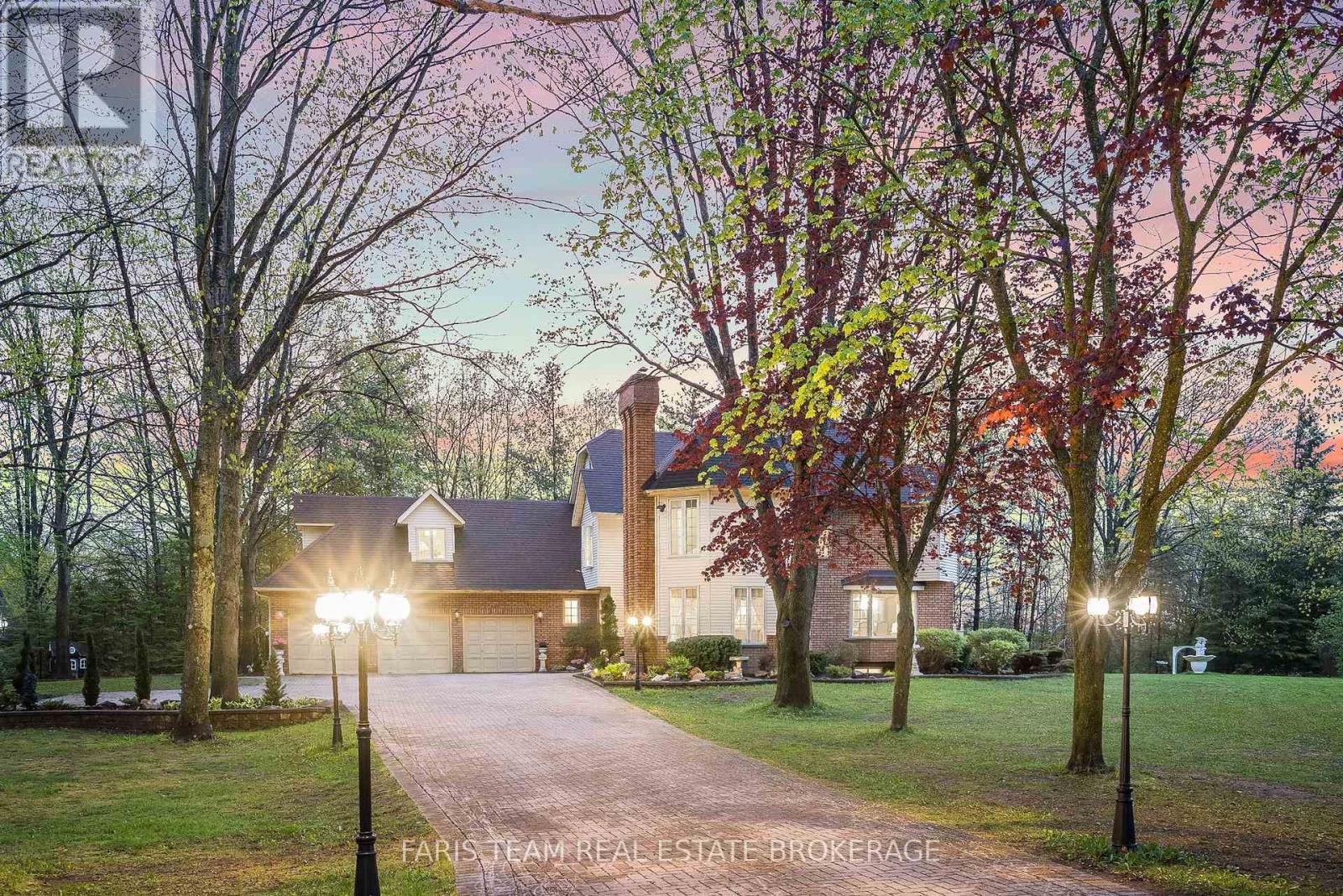 4 Mills Circle, Springwater, ON - Outdoor