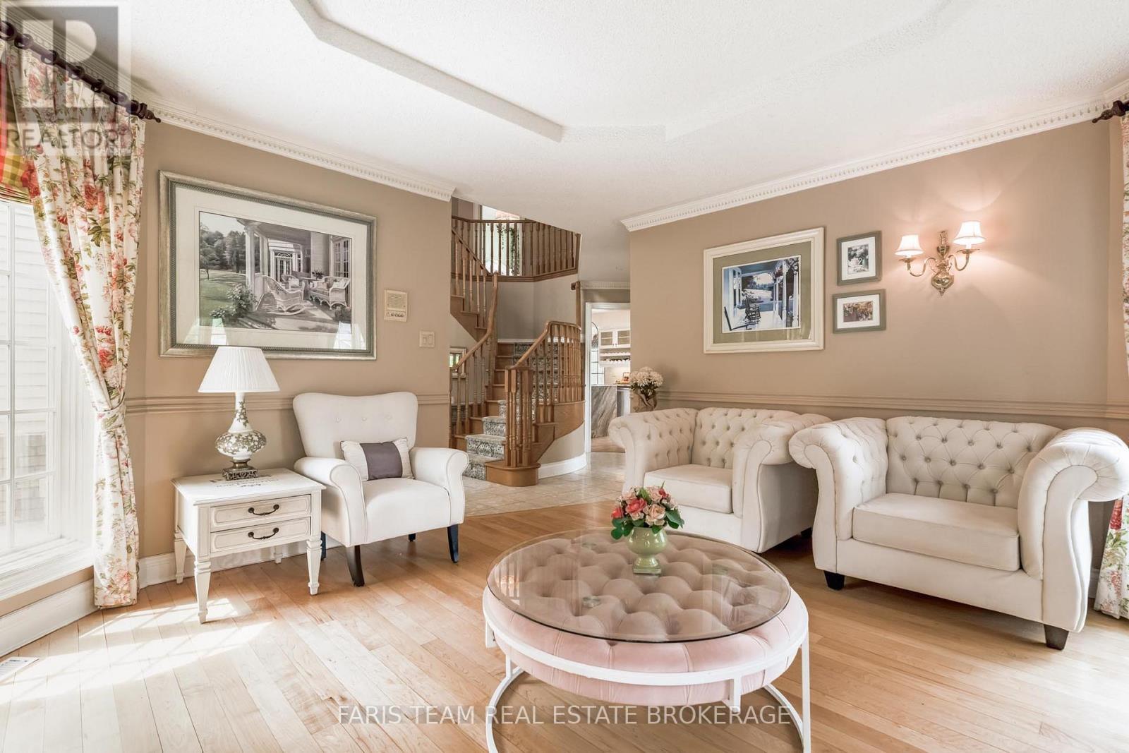 4 Mills Circle, Springwater, ON - Indoor Photo Showing Living Room