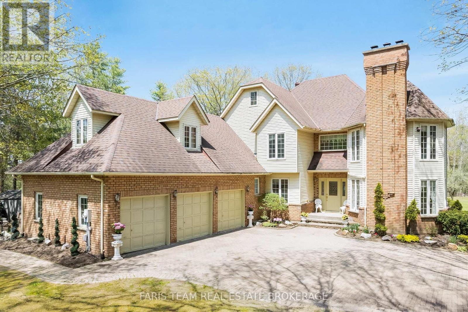 4 Mills Circle, Springwater, ON - Outdoor
