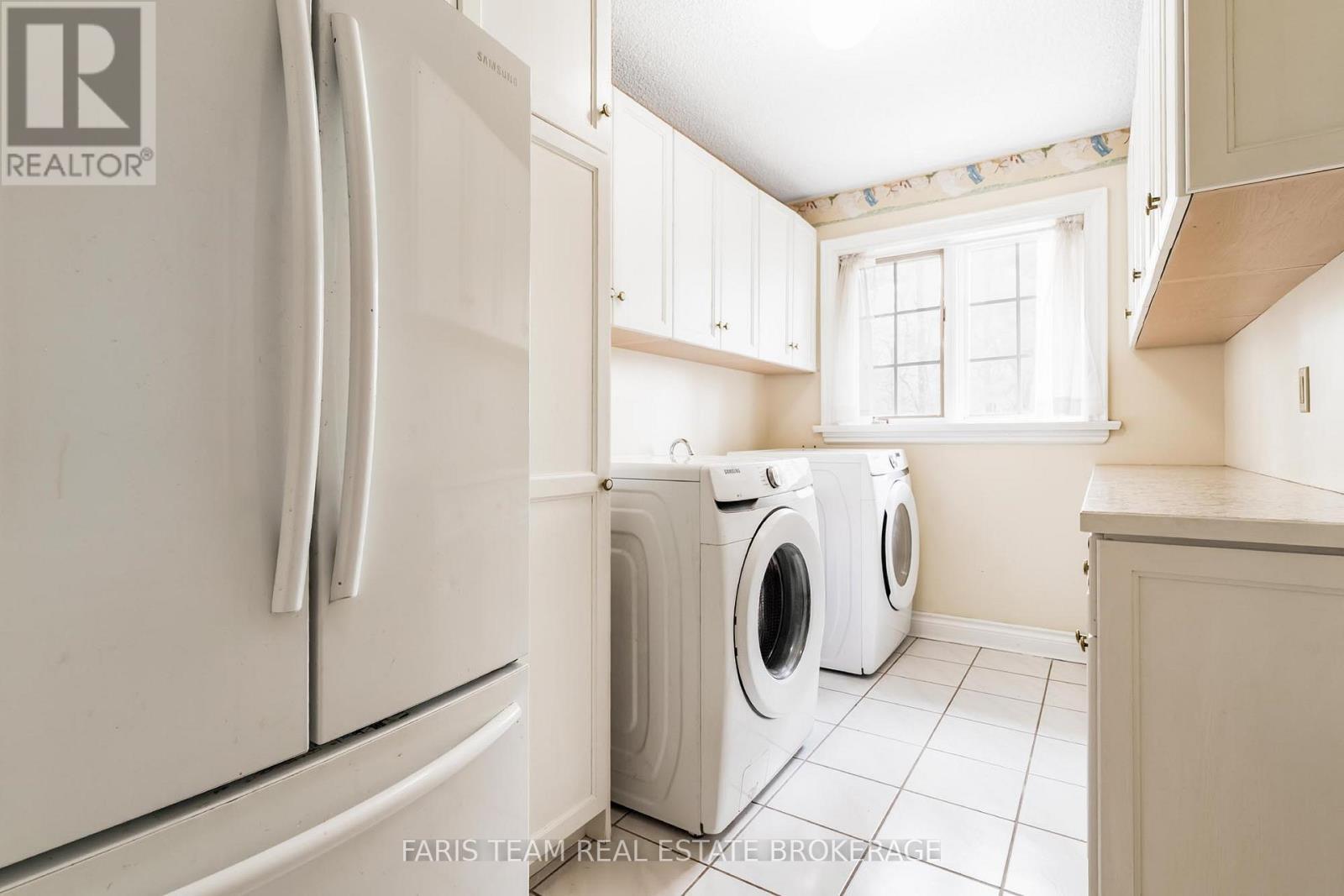 4 Mills Circle, Springwater, ON - Indoor Photo Showing Laundry Room