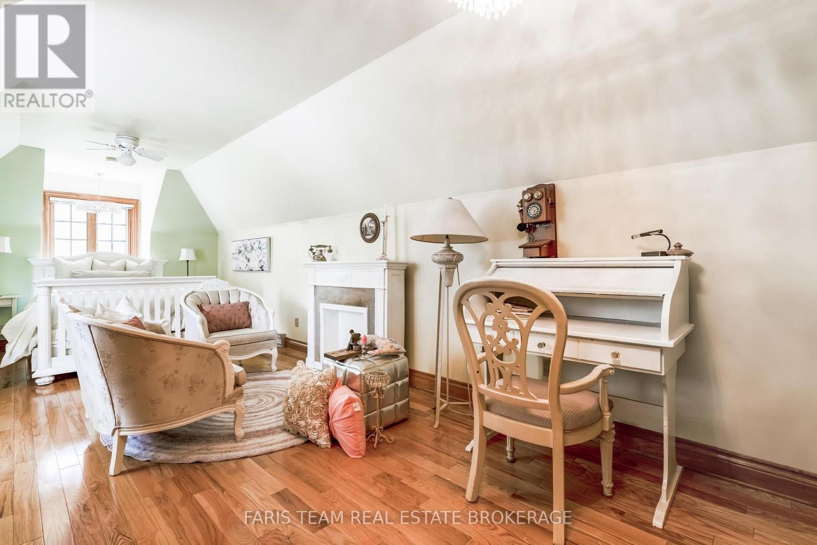 4 Mills Circle, Springwater, ON - Indoor