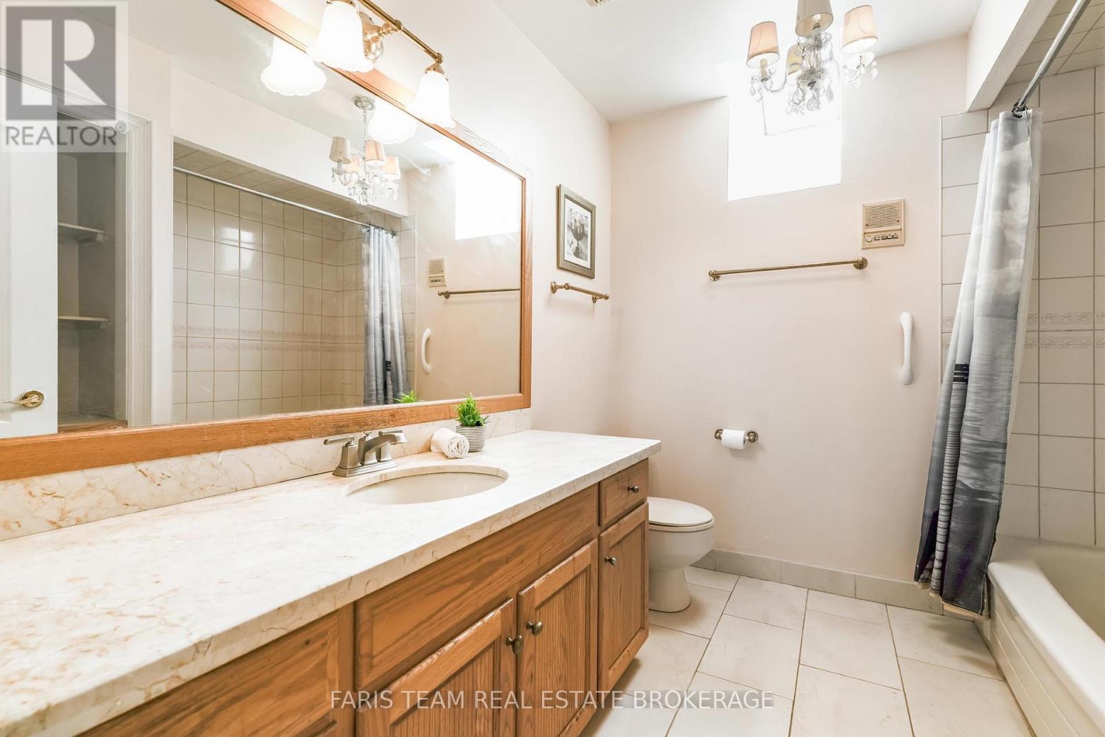 4 Mills Circle, Springwater, ON - Indoor Photo Showing Bathroom