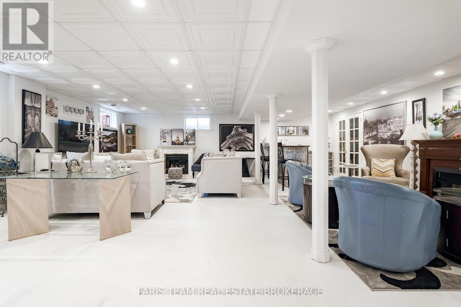 4 Mills Circle, Springwater, ON - Indoor Photo Showing Other Room