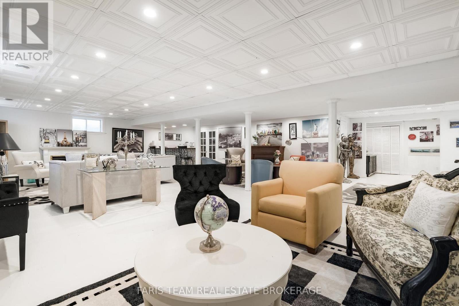 4 Mills Circle, Springwater, ON - Indoor